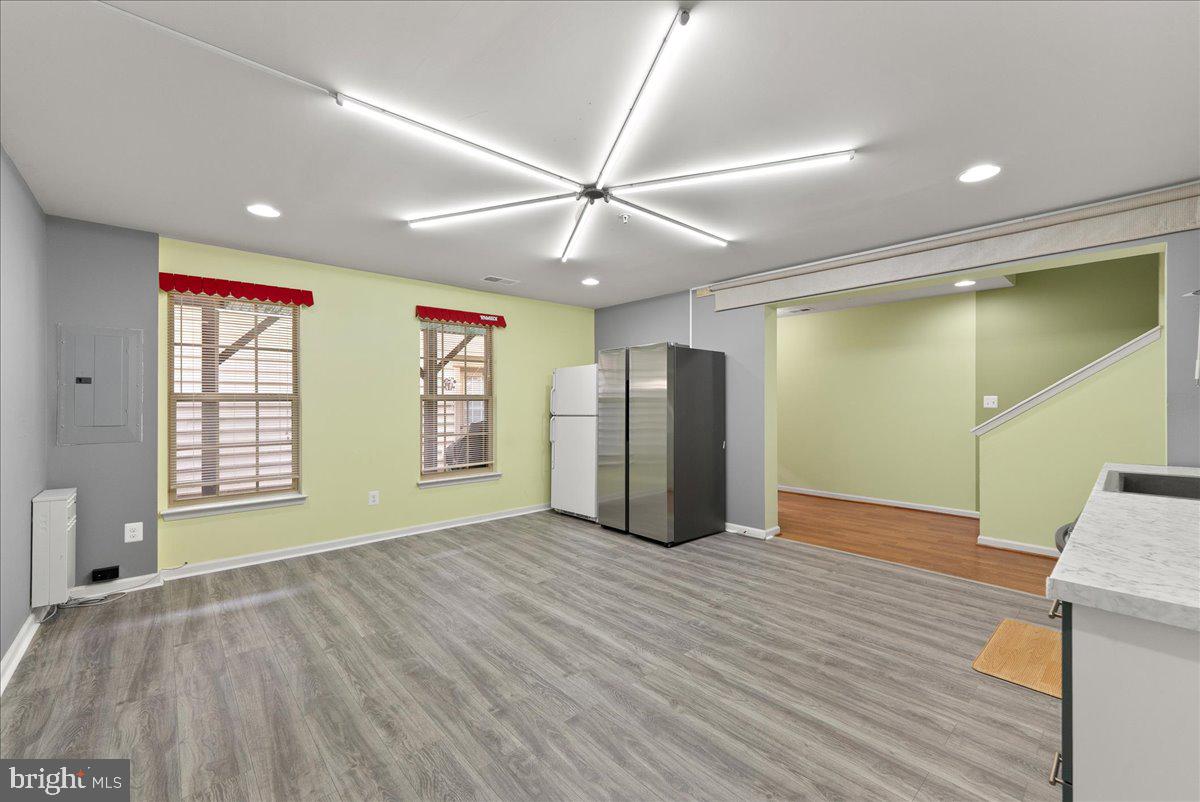 MADISON CRESCENT - Residential