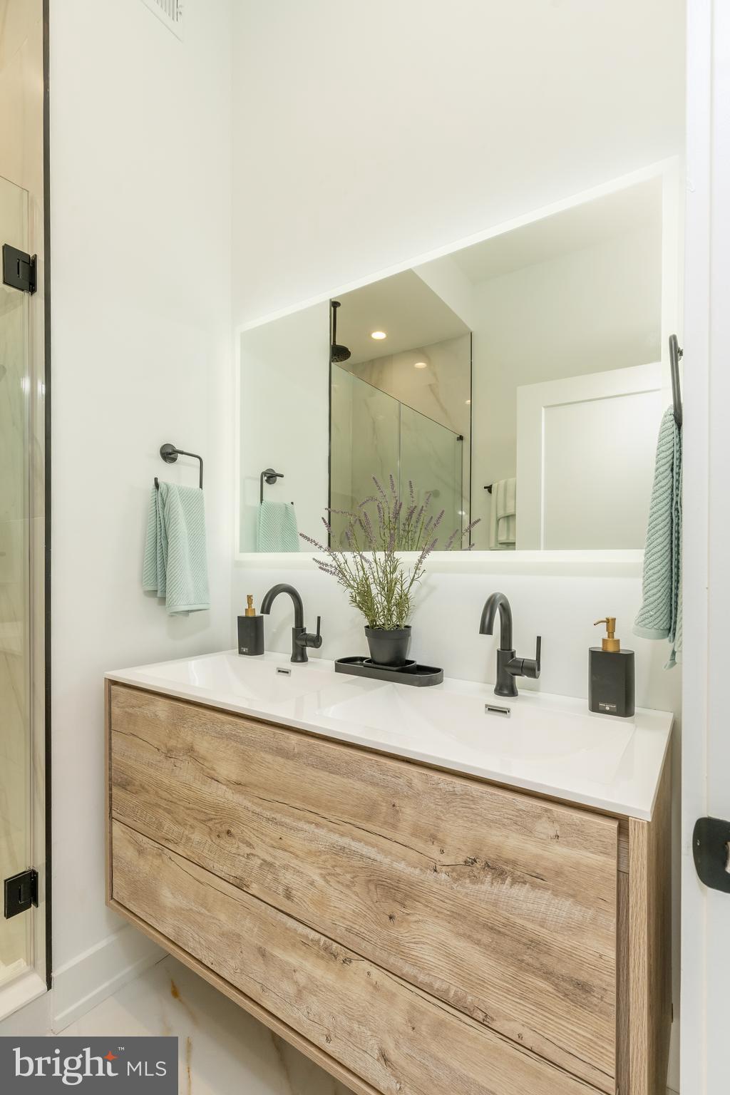 PORT RICHMOND - Residential