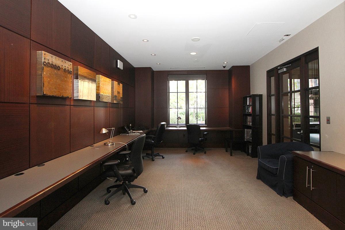 GALLERY AT WHITE FLINT - Residential