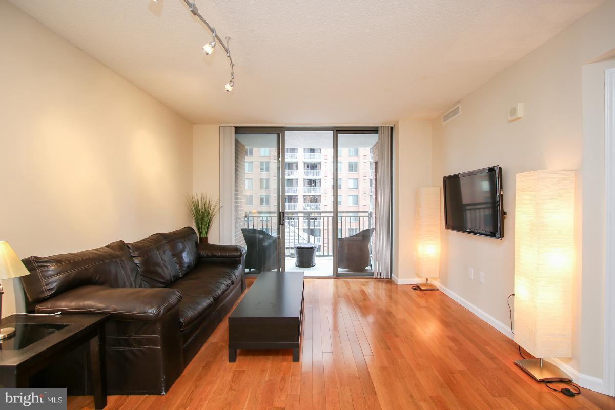 GALLERY AT WHITE FLINT - Residential