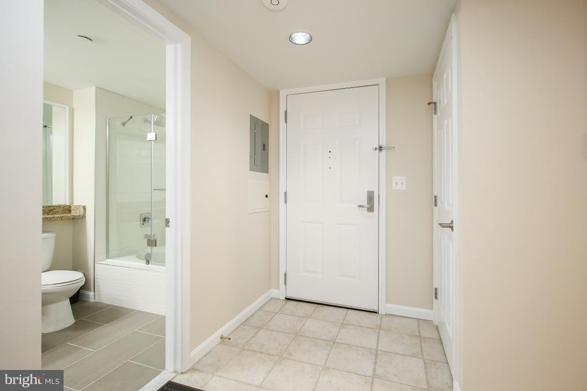 GALLERY AT WHITE FLINT - Residential