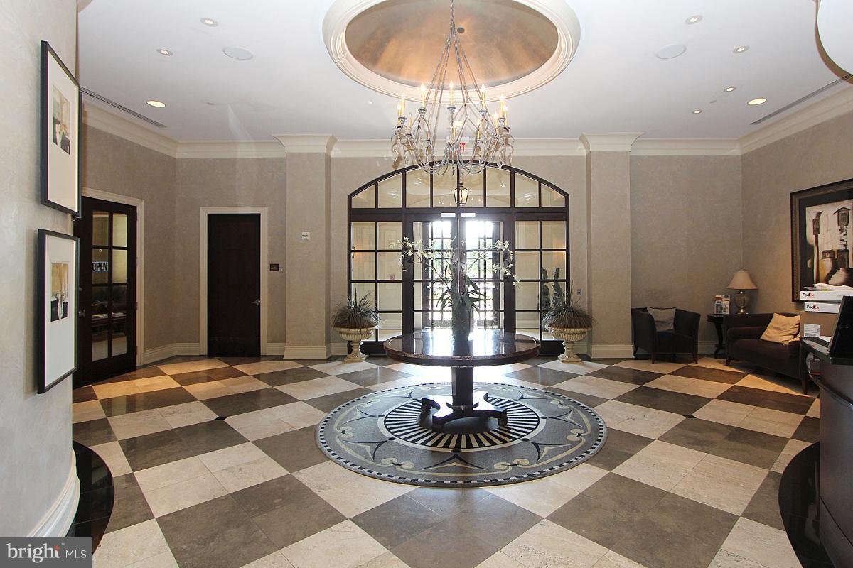 GALLERY AT WHITE FLINT - Residential