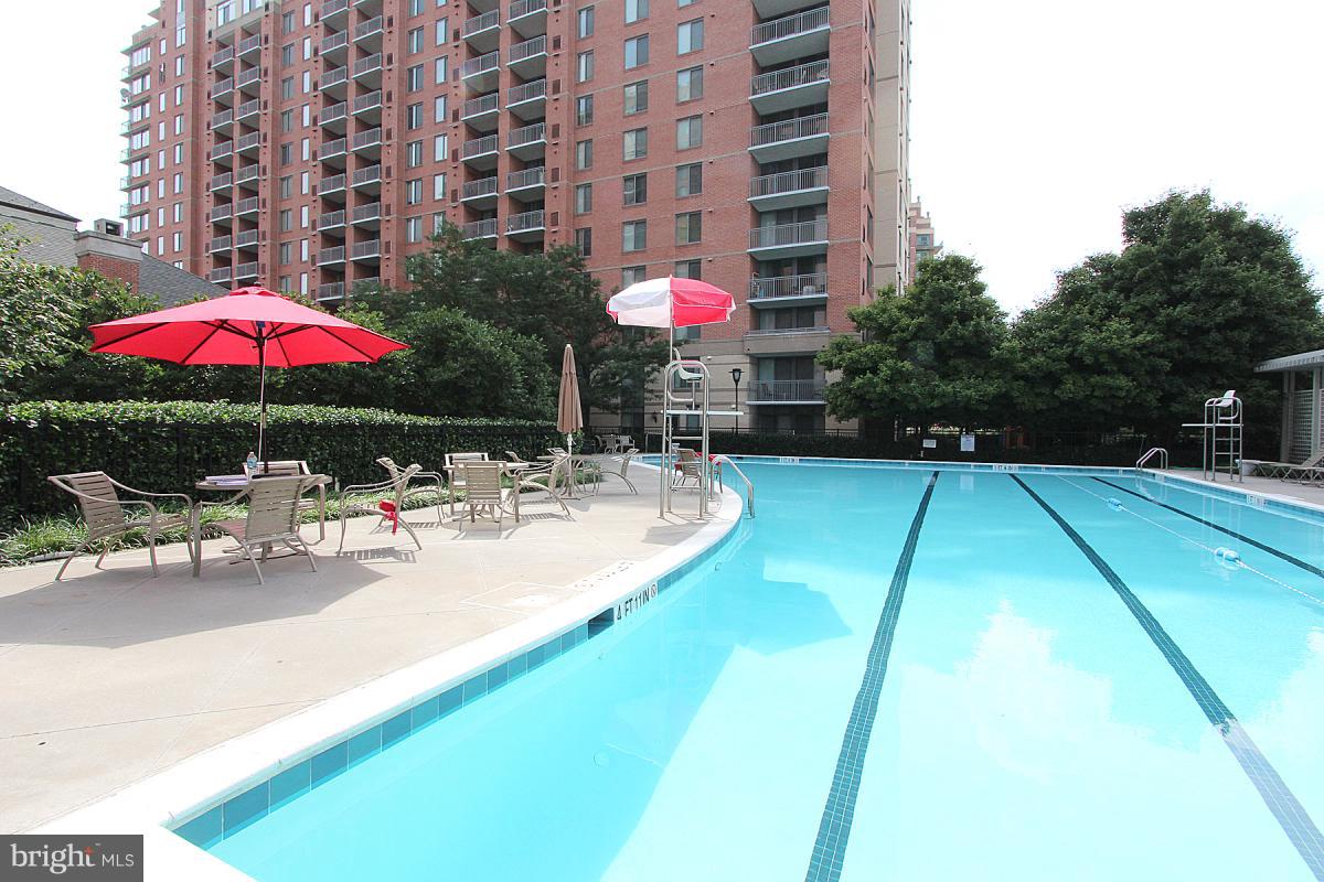 GALLERY AT WHITE FLINT - Residential