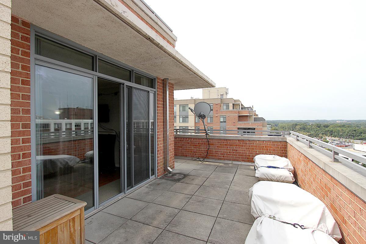GALLERY AT WHITE FLINT - Residential