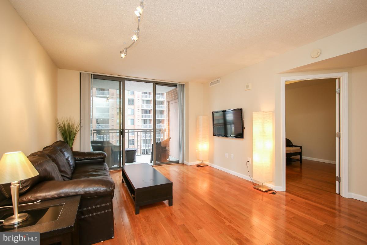 GALLERY AT WHITE FLINT - Residential