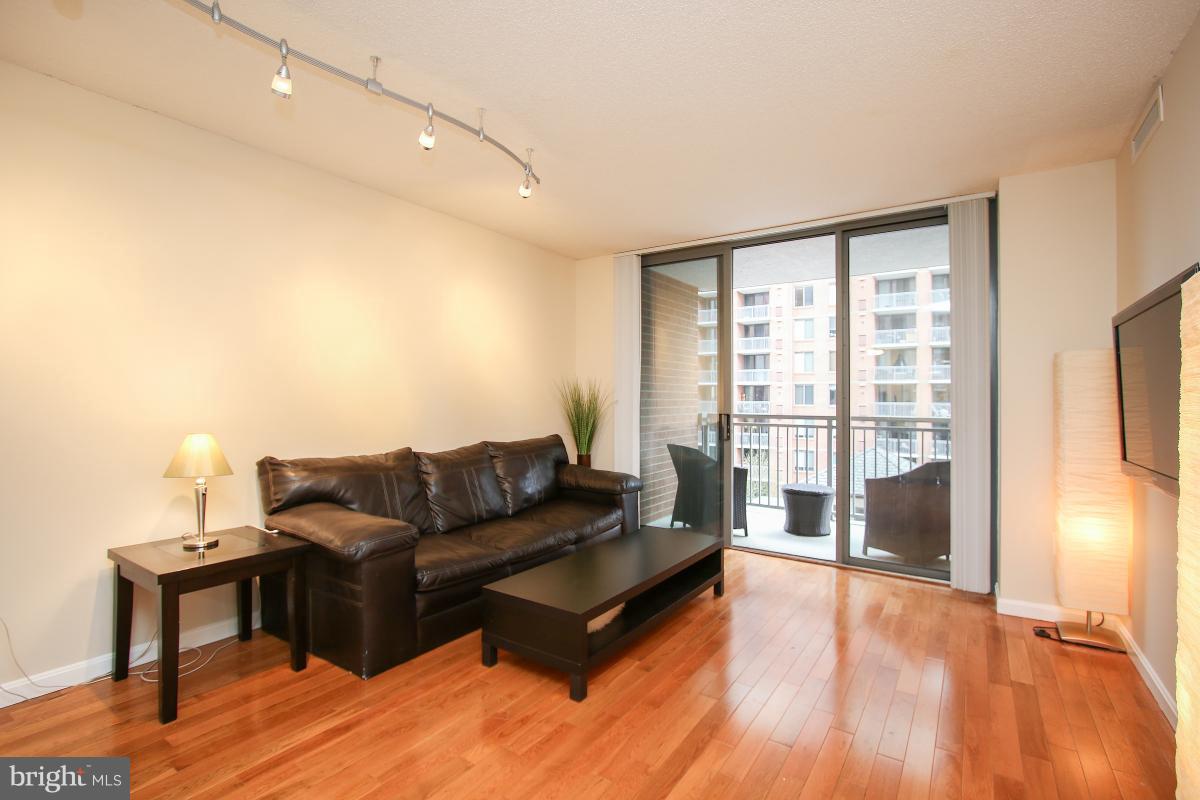 GALLERY AT WHITE FLINT - Residential