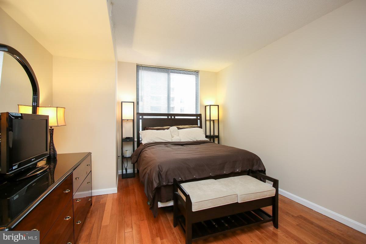 GALLERY AT WHITE FLINT - Residential