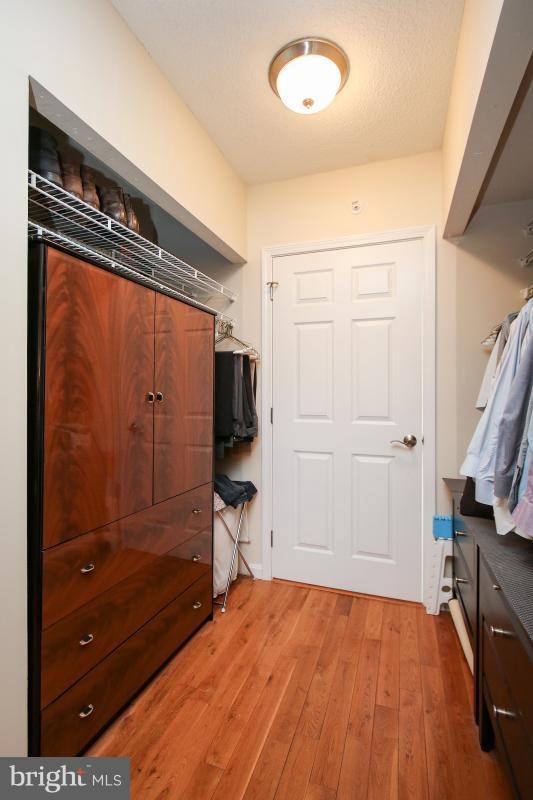 GALLERY AT WHITE FLINT - Residential