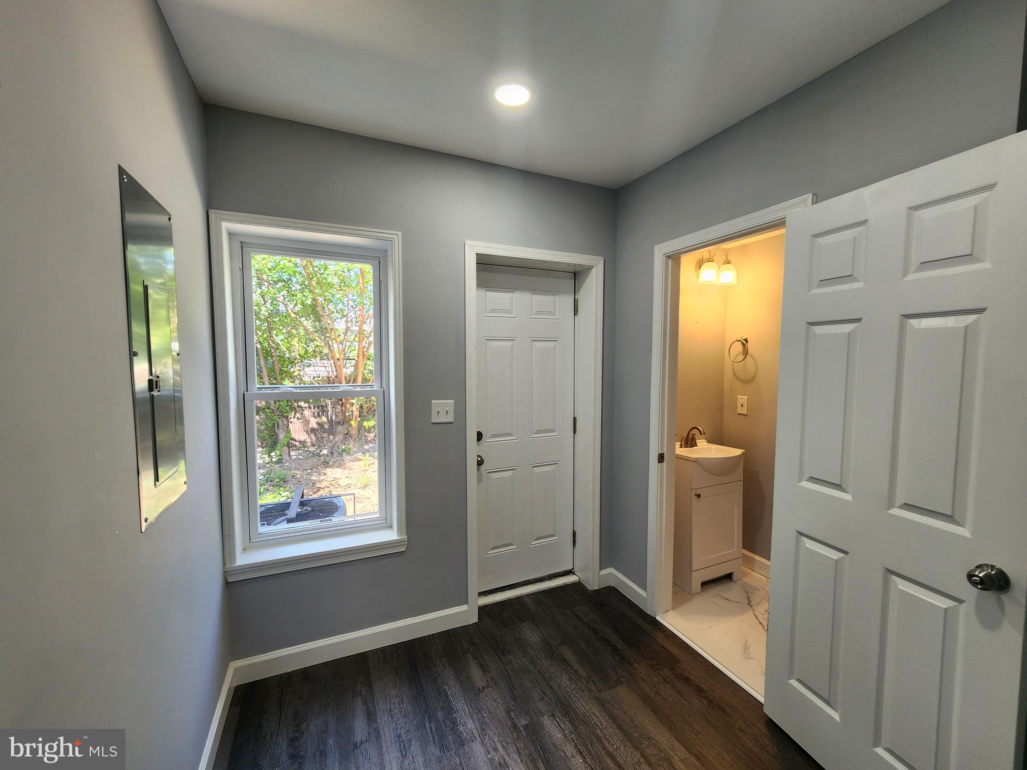 BROADWAY EAST - Residential