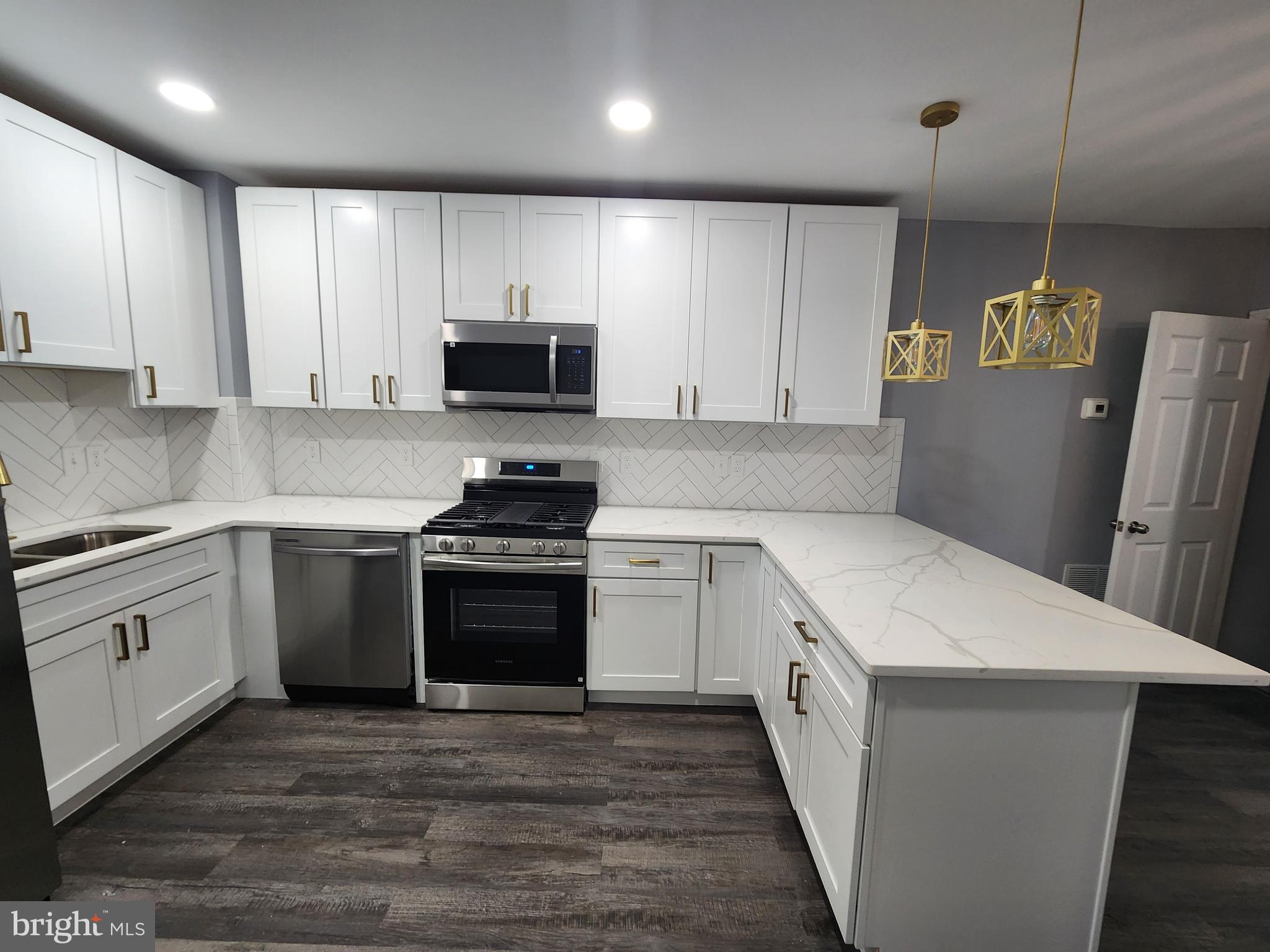 BROADWAY EAST - Residential