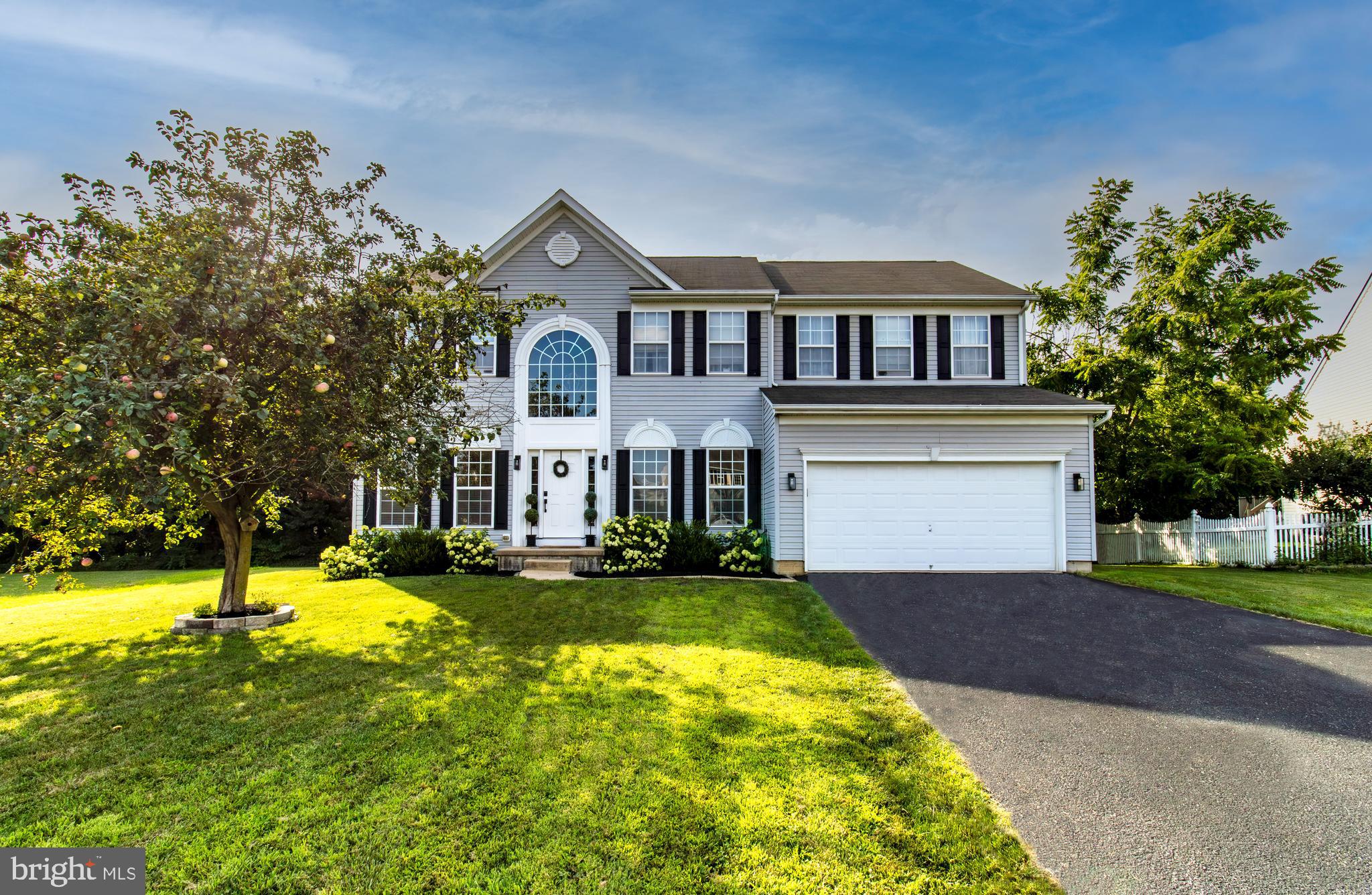 1121 PINE COURT
