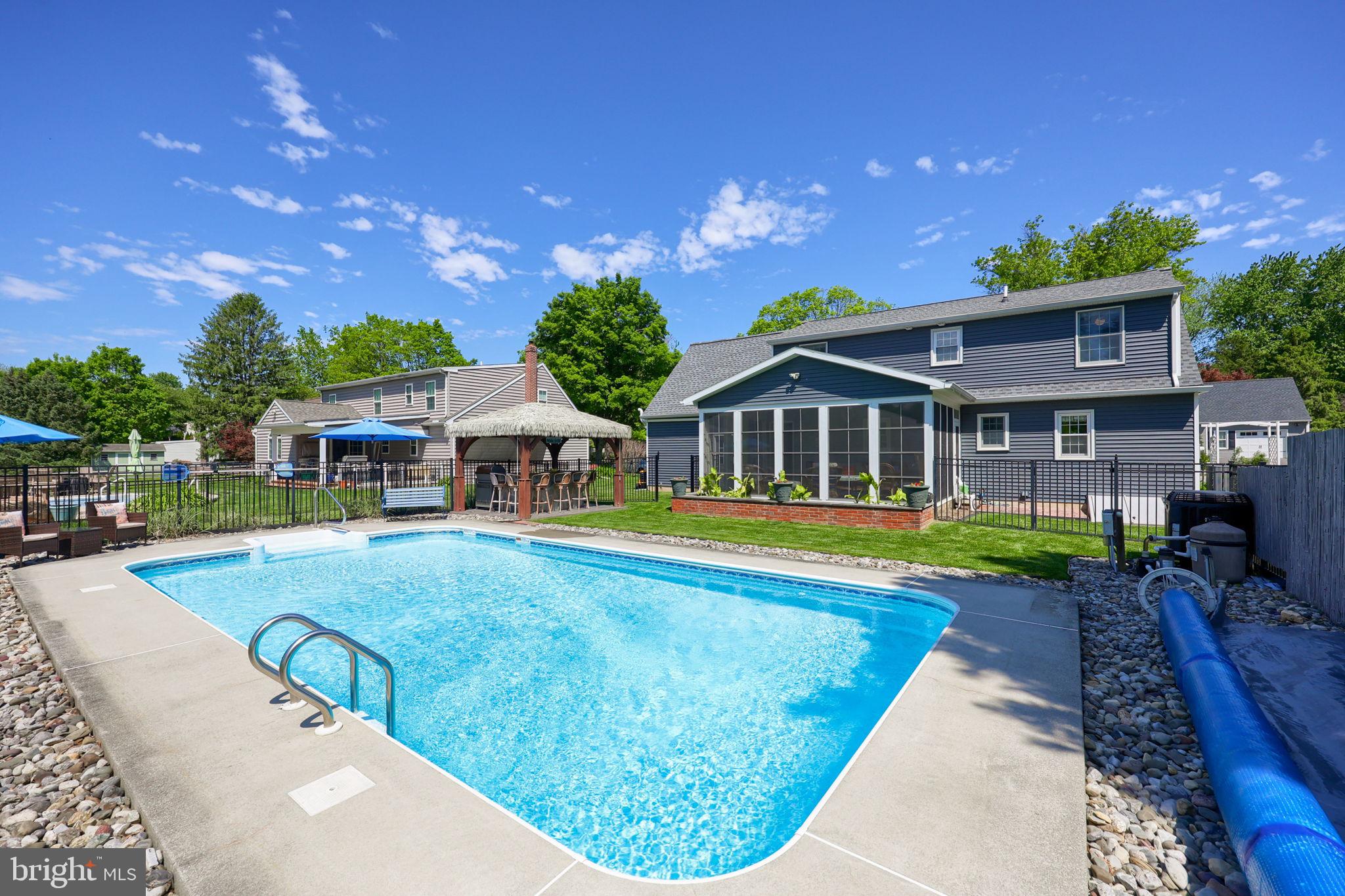 NICHOLSON SQUARE - Residential