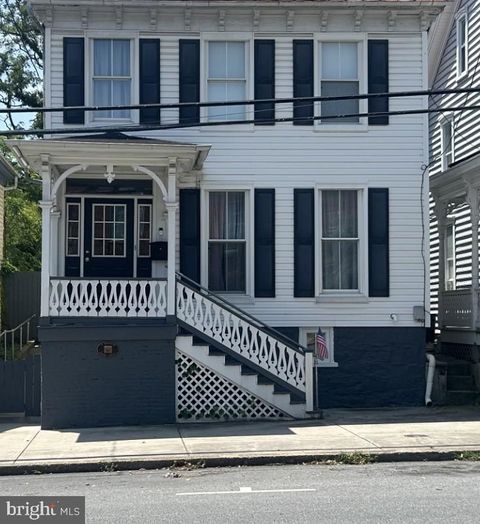 Homes For Sale - 417 W Burke Street<br/> MARTINSBURG, WV 25401