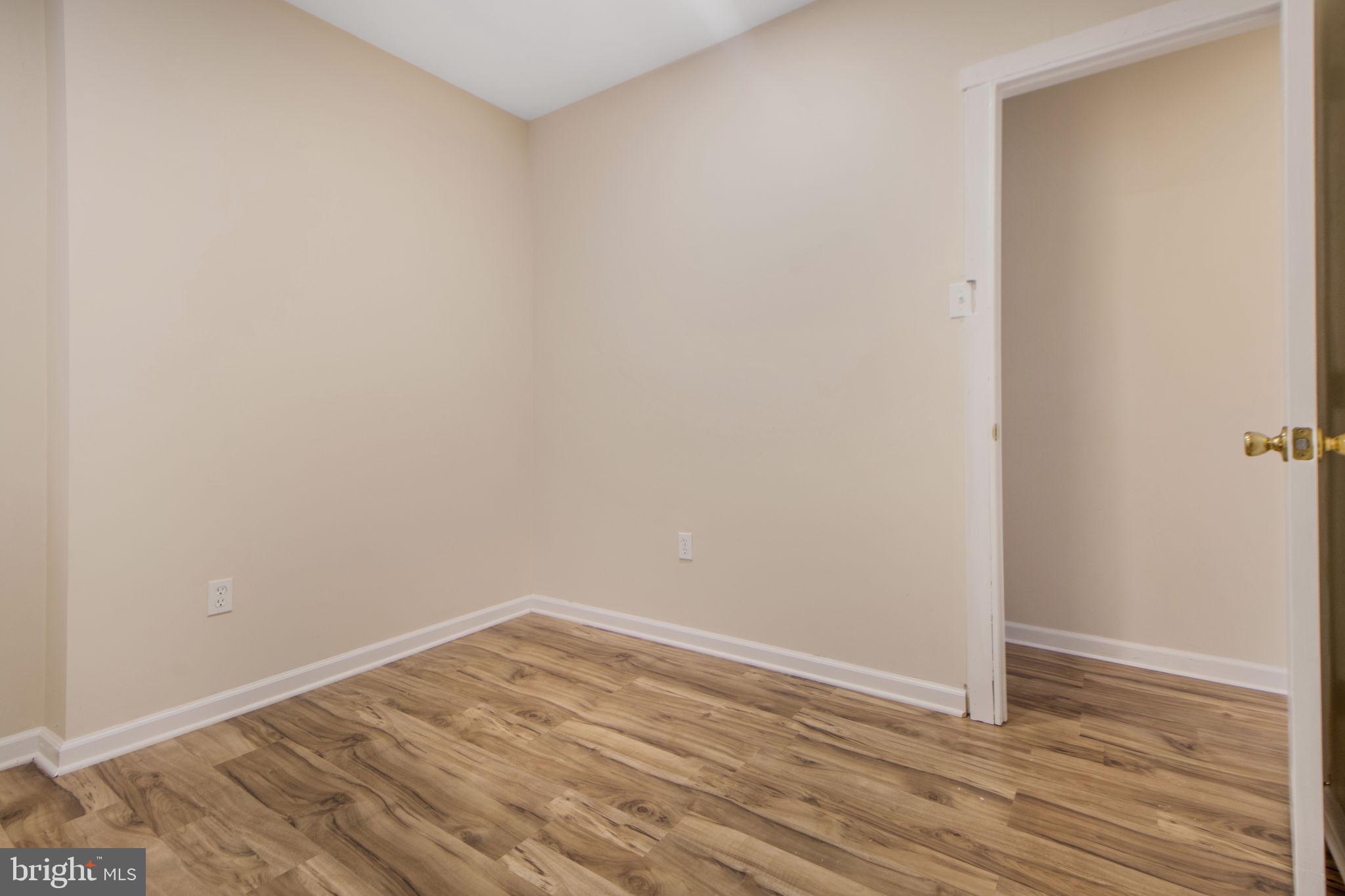 THIS IS A BEAUTIFUL AND FULLY RENOVATED INTERIOR ROW HOUSE IN THE BALTIMORE AREA WITH NEW APPLIANCES AND READY FOR YOUR BUYER; YOU CAN'T AFFORD TO MISS THIS AND YOUR BUYER WILL BE GLAD TO SEE THIS.
CALL CONTACTFOR ANY QUESTION , THIS WON'T LAST LONG