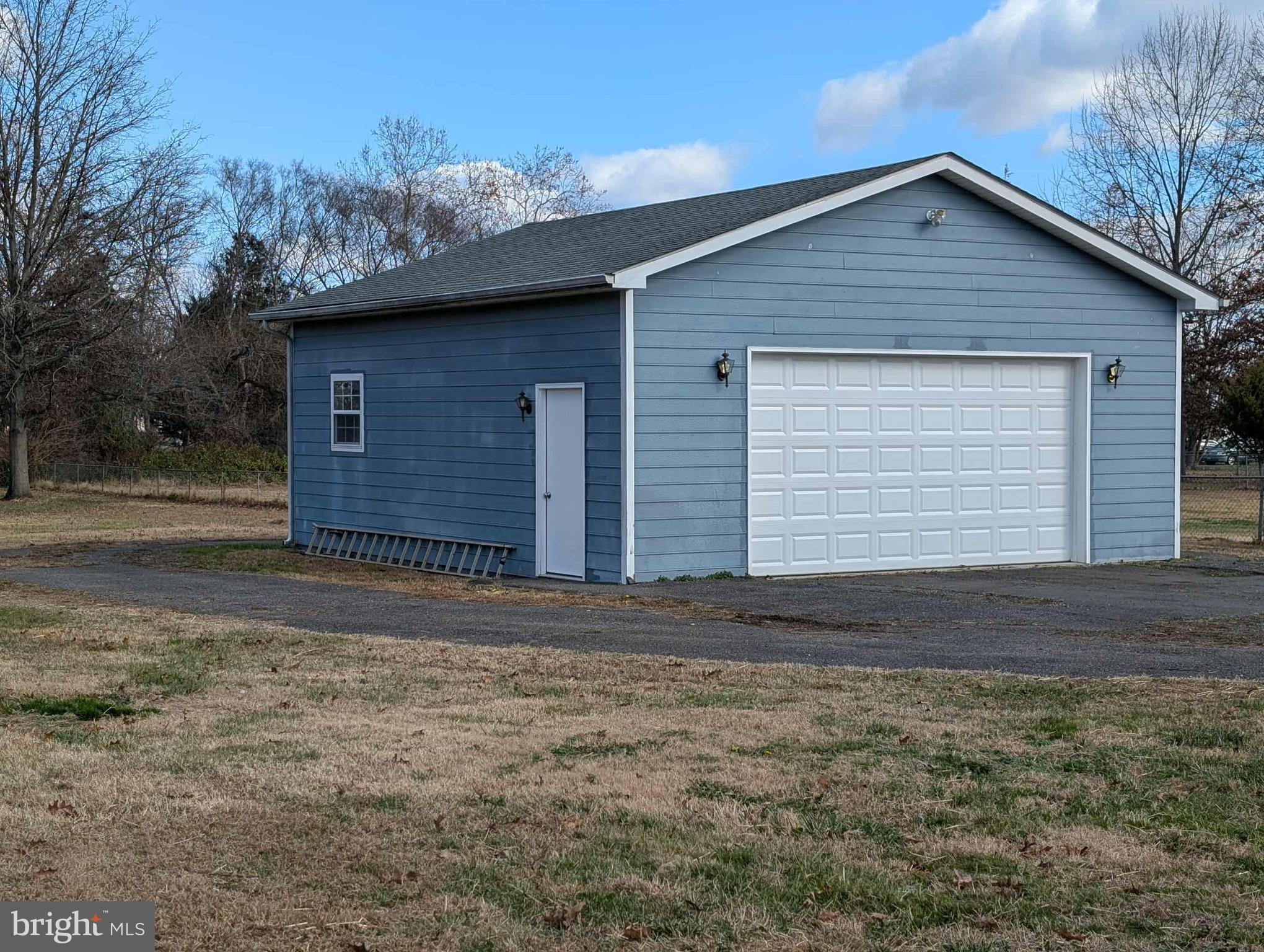 MEADOWBROOKE - Residential Lease