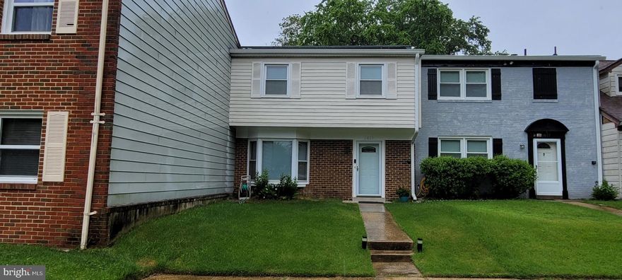MUST SEE BEAUTIFULLY MAINTAINED  4BR/2.5 BATH TOWNHOME IN THE MARLTON COMMUNITY. RECENT UPDATES INCLUDE THE ROOF, WINDOWS, HVAC AND KITCHEN. LITTLE TO NO ELECTRIC PAYMENTS WITH SOLAR CITY/TELSA  SOLAR PANELS. THIS AREA OF UPPER MARLBORO IS APPROVED FOR USDA FINANCING PROGRAMS AT $0 DOWNPAYMENT