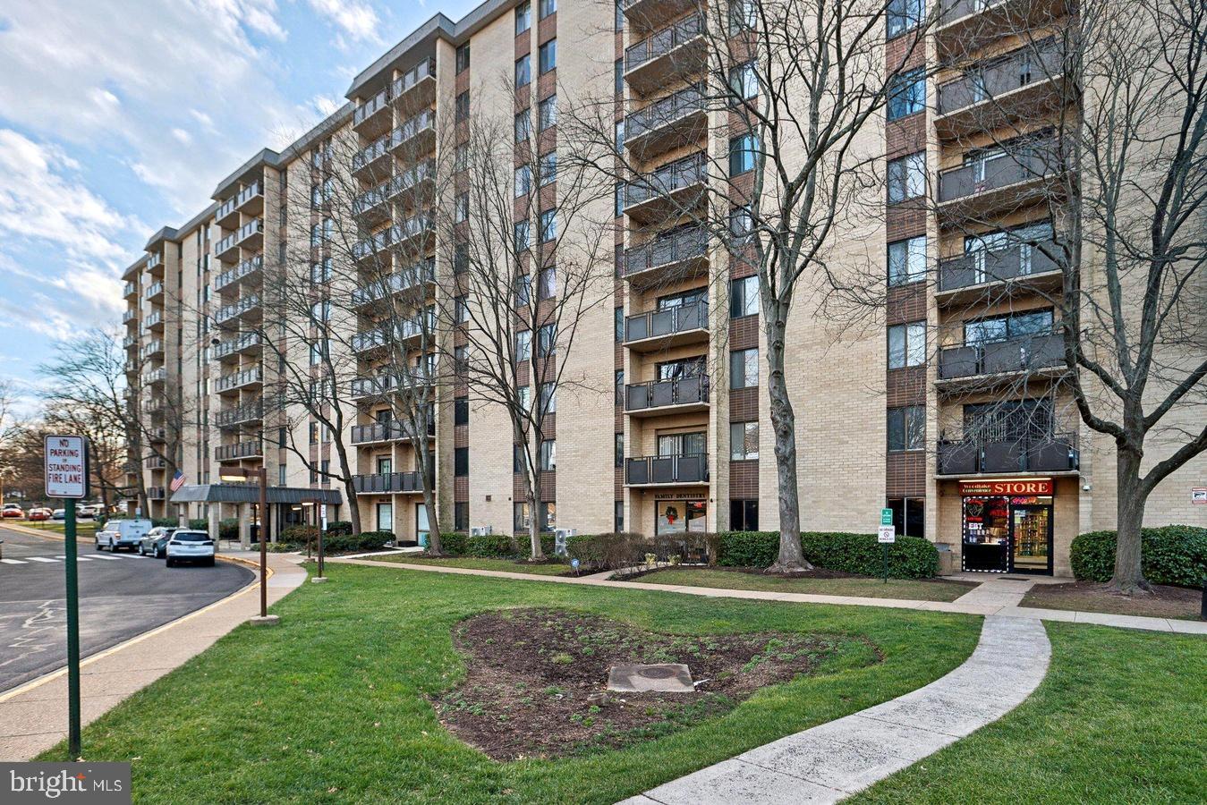 WOODLAKE TOWERS - Residential