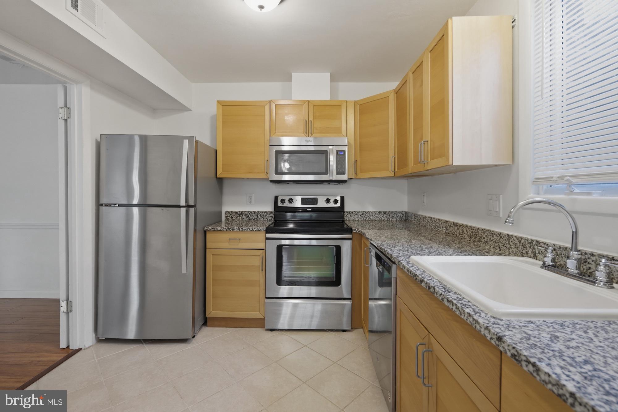 ROCKLEDGE CLUSTERS CONDO - Residential