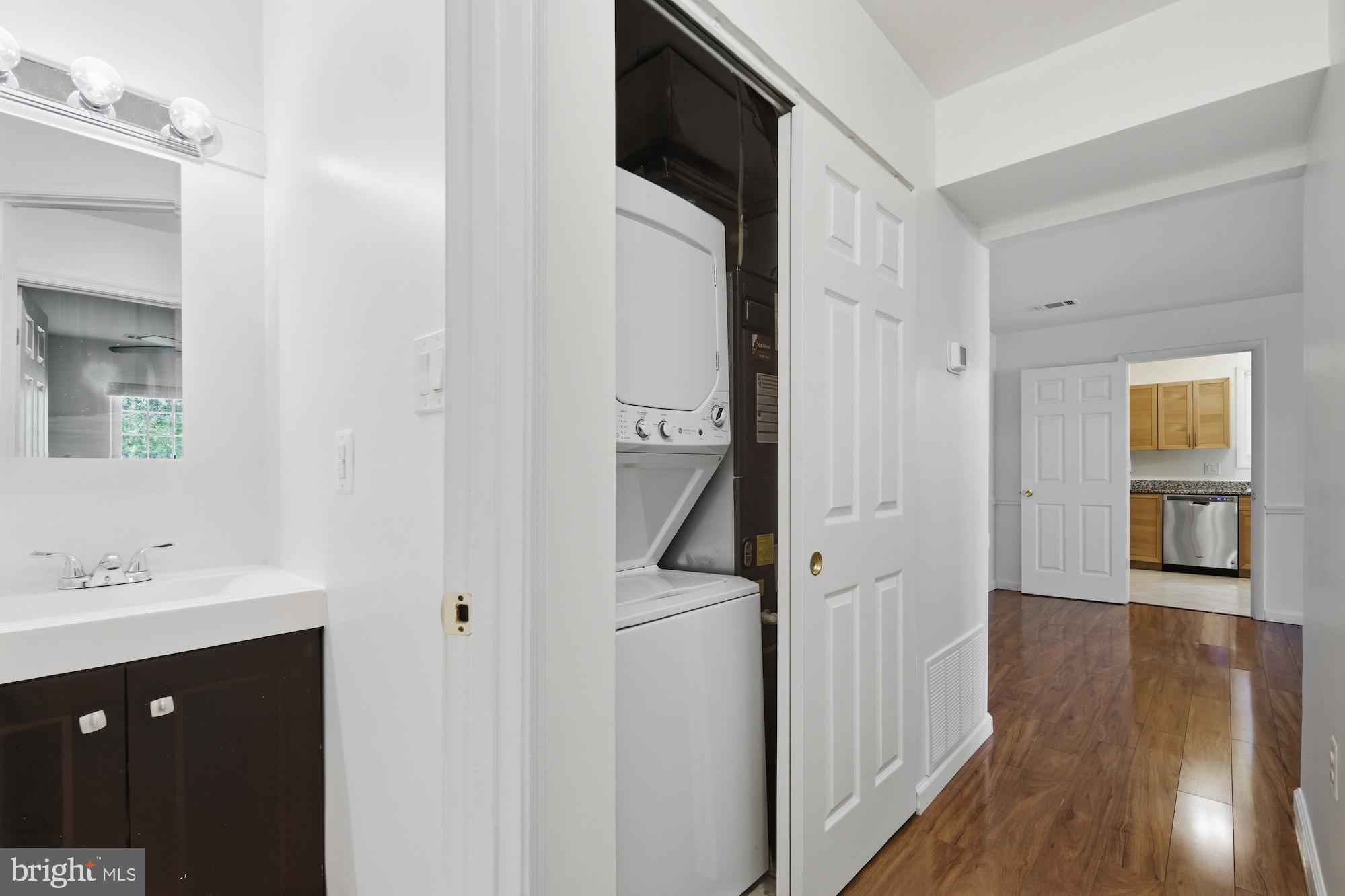 ROCKLEDGE CLUSTERS CONDO - Residential