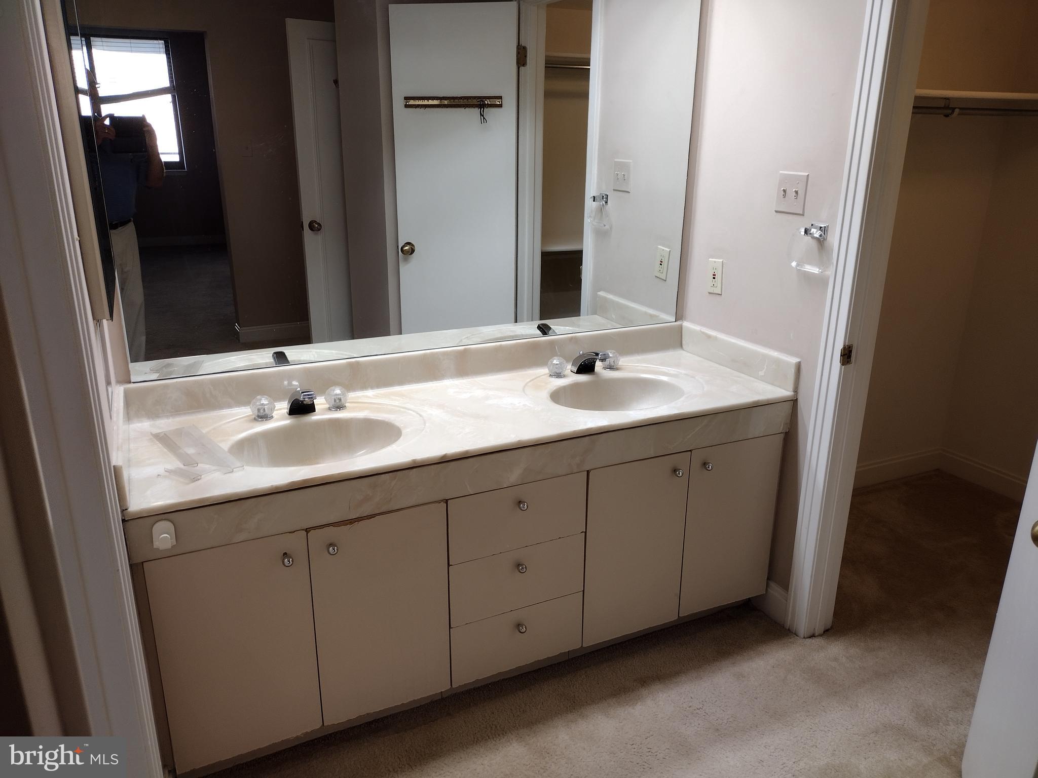 THE CARLETON OF CHEVY CHASE - Residential Lease