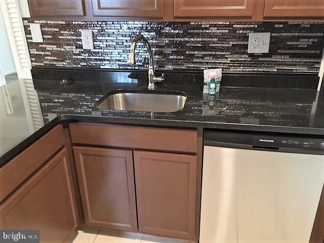 LAYHILL SOUTH - Residential Lease