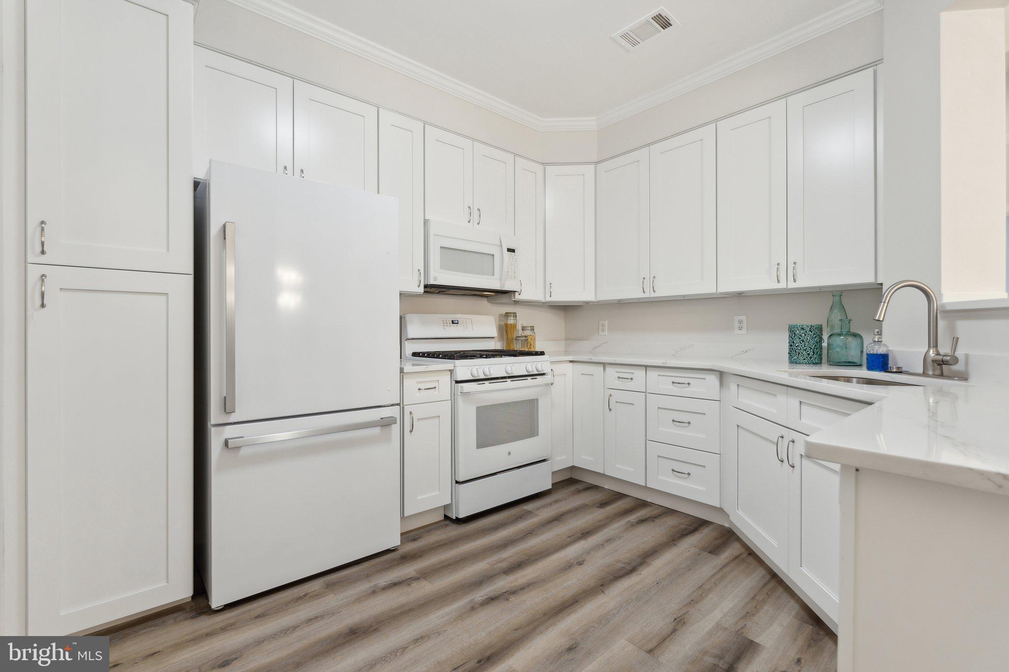 LAKELANDS RIDGE - Residential