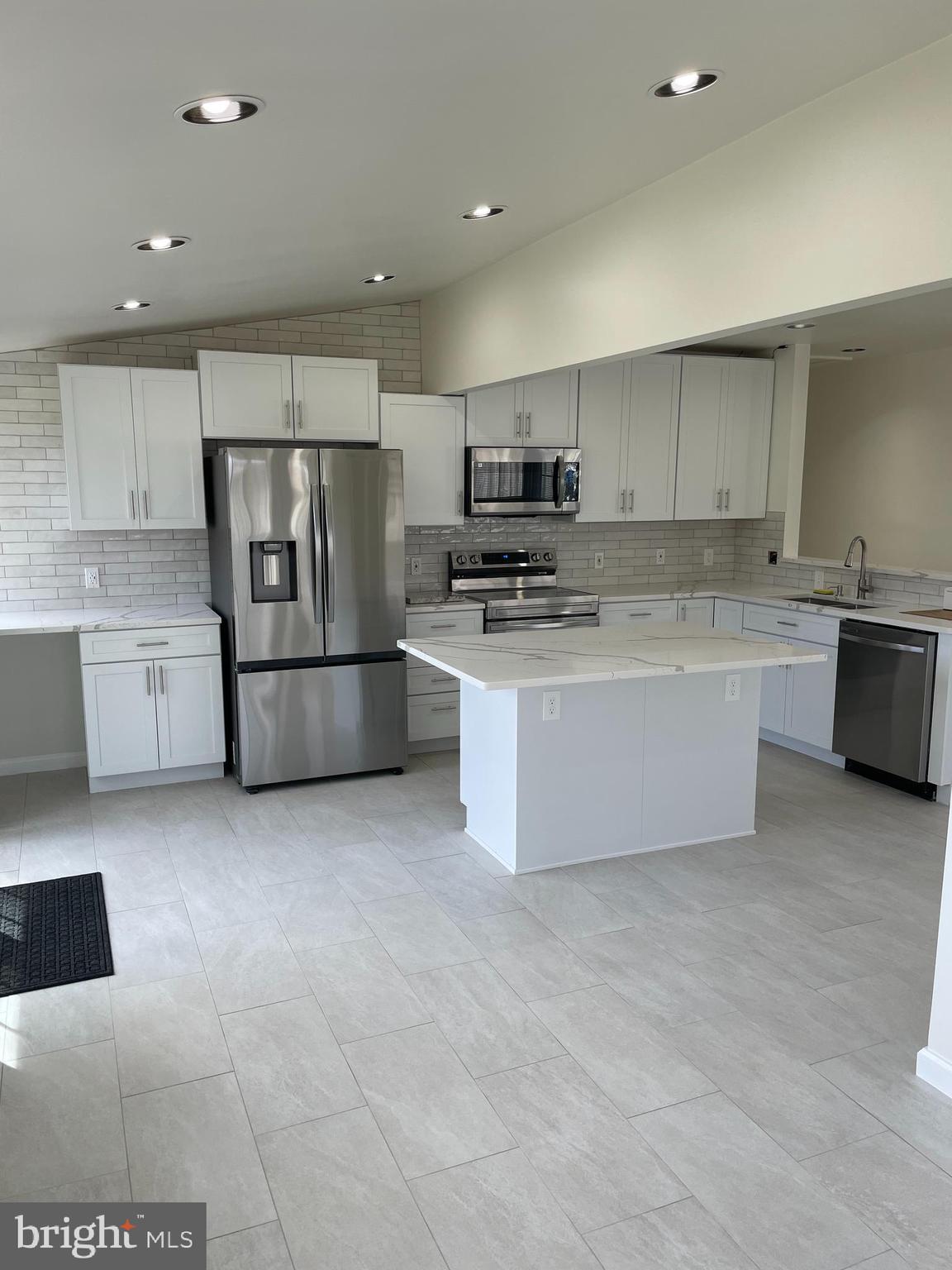 LOCH HAVEN - Residential Lease