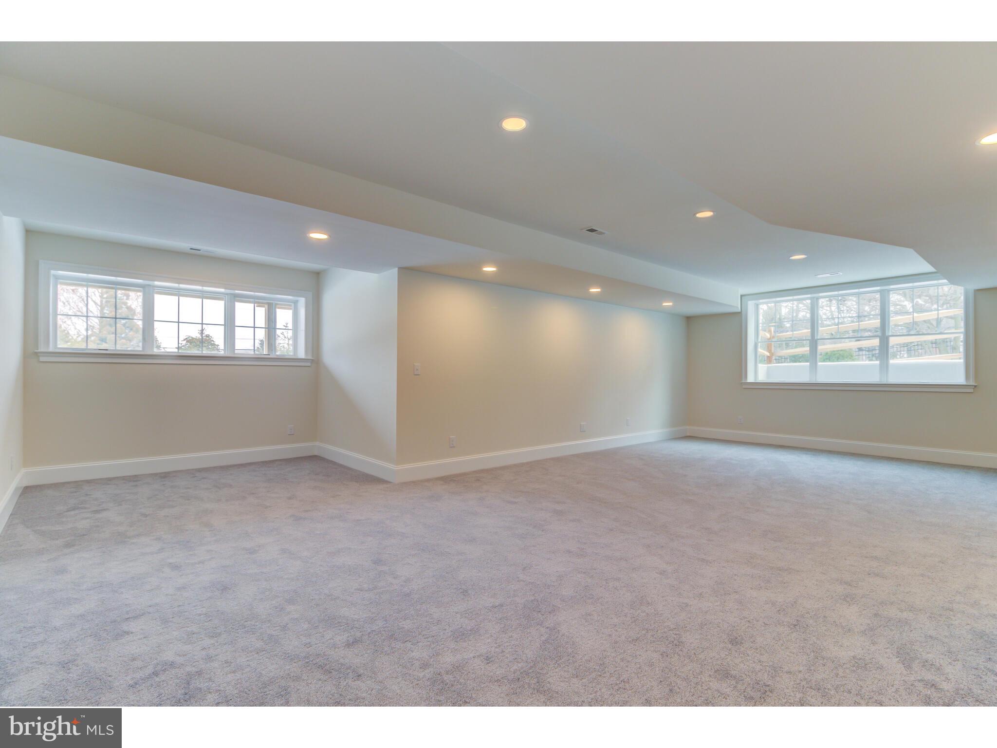 KNOBB HILL - Residential