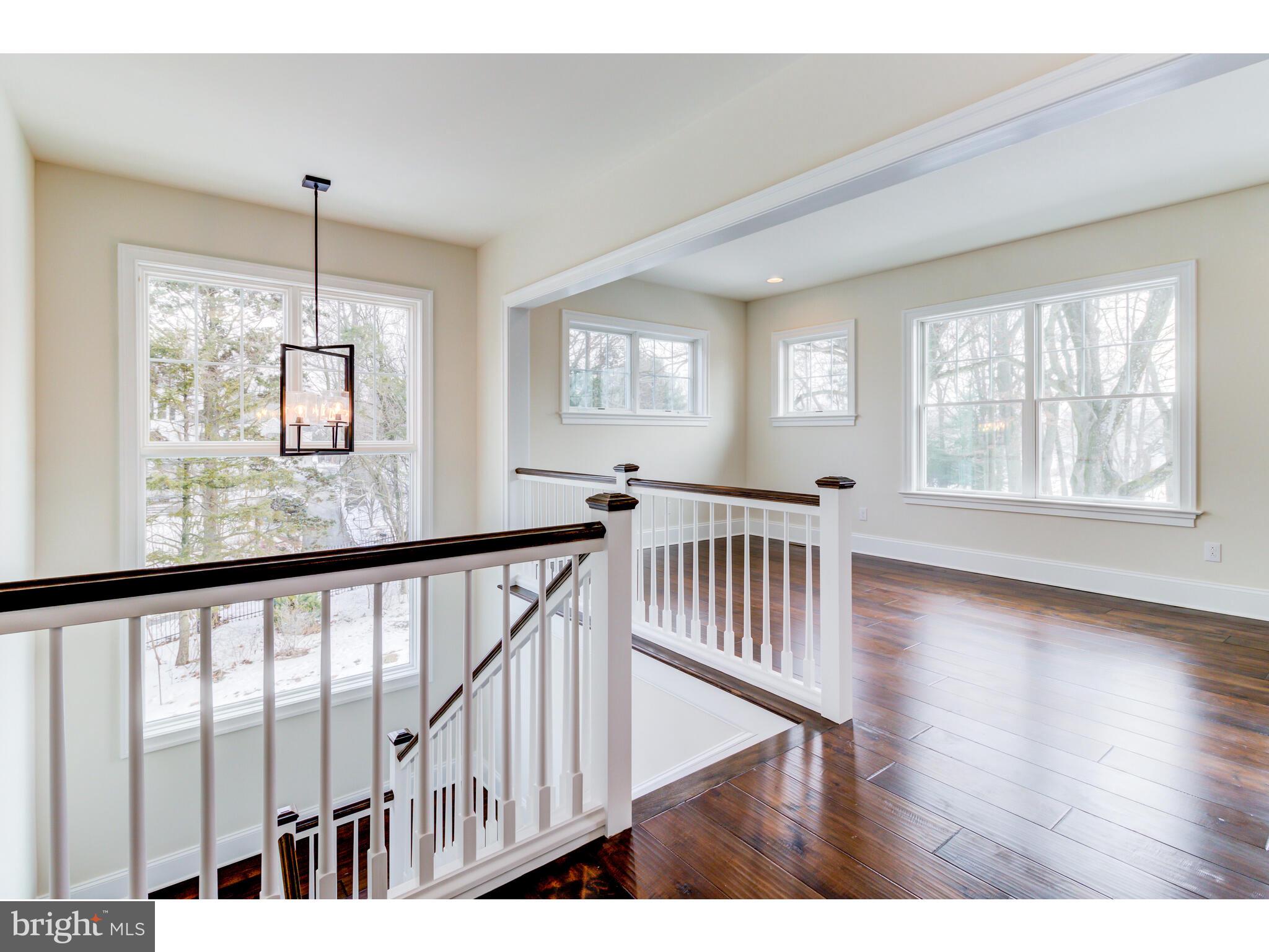 KNOBB HILL - Residential