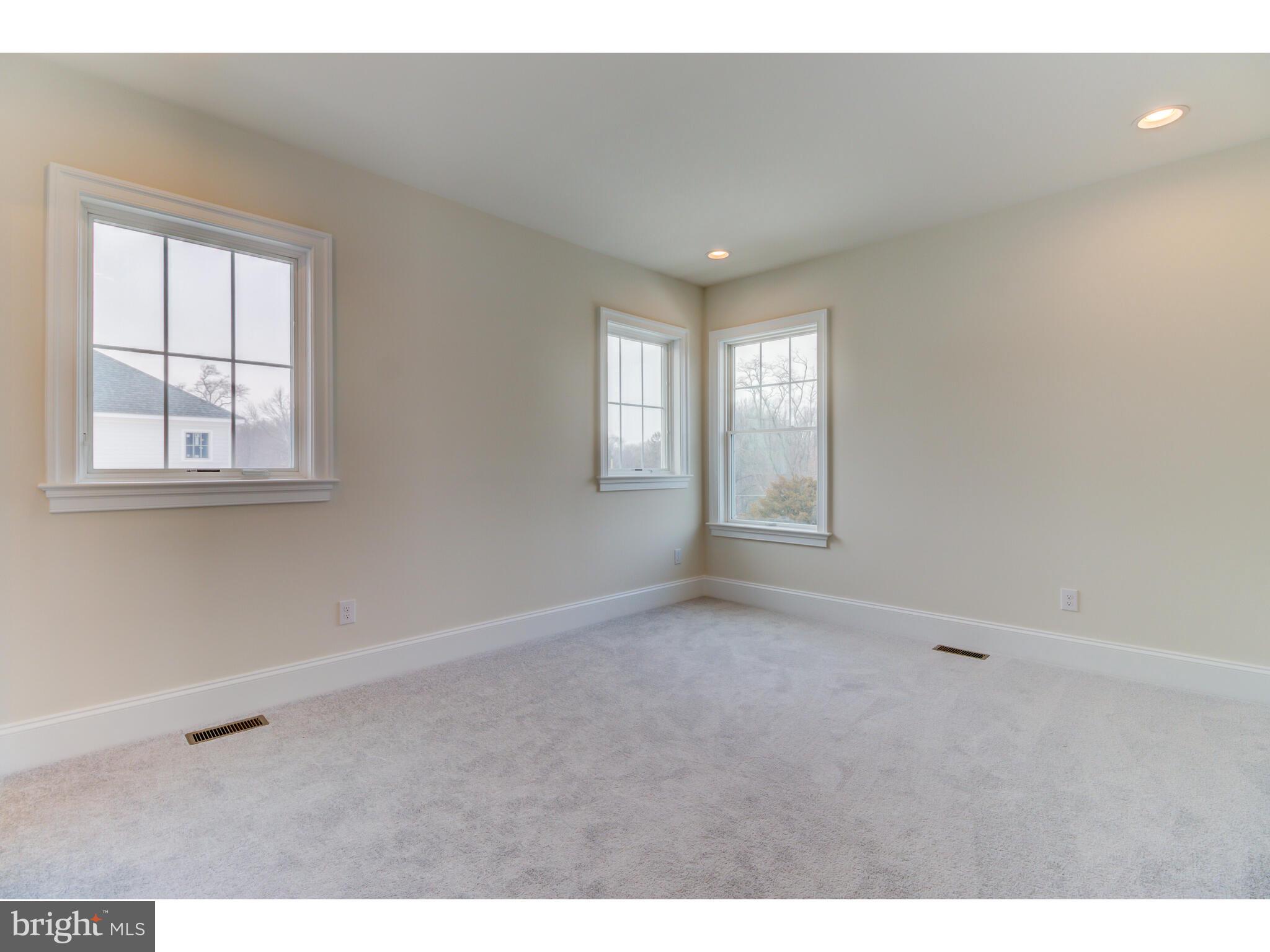 KNOBB HILL - Residential