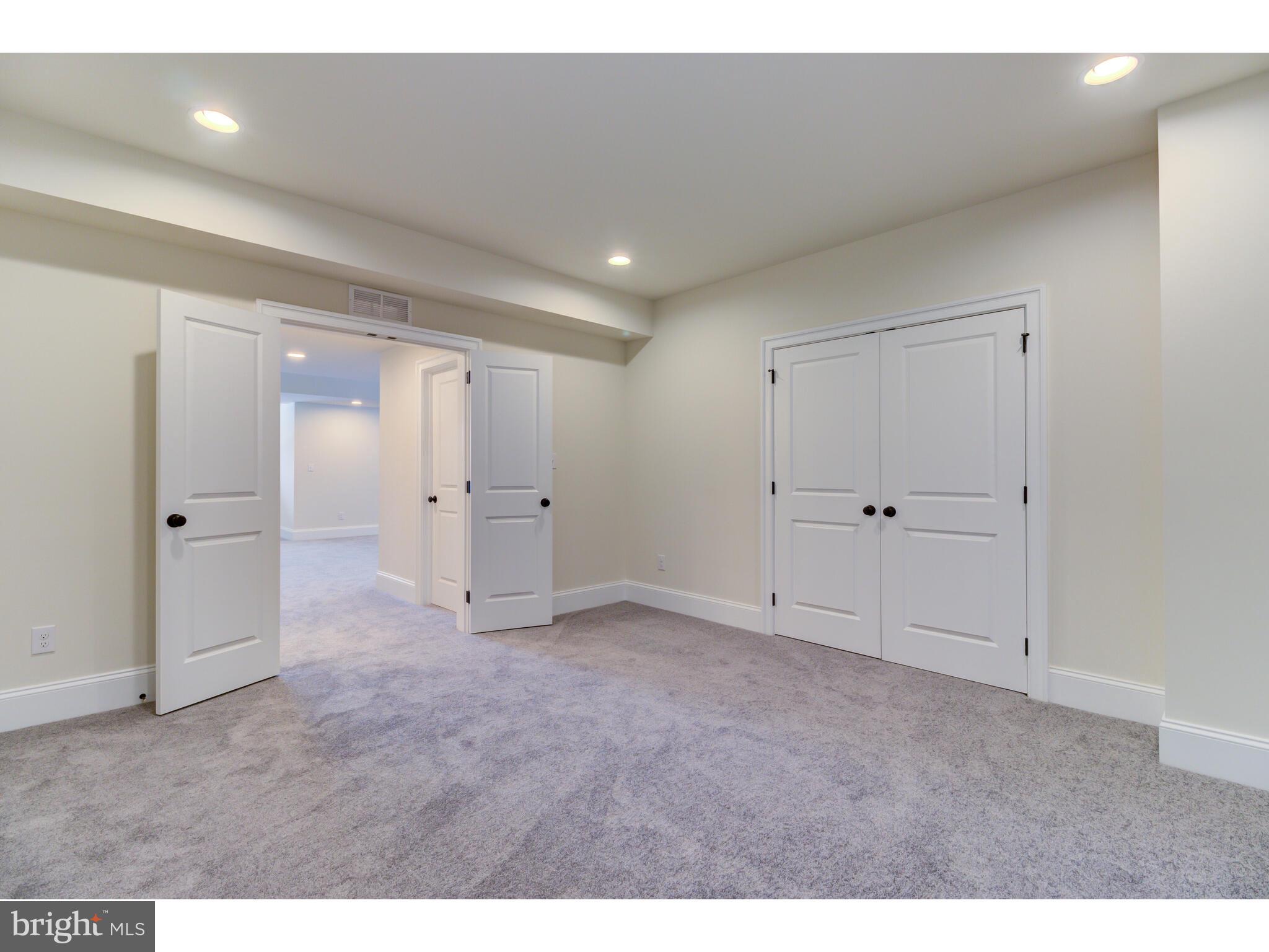 KNOBB HILL - Residential