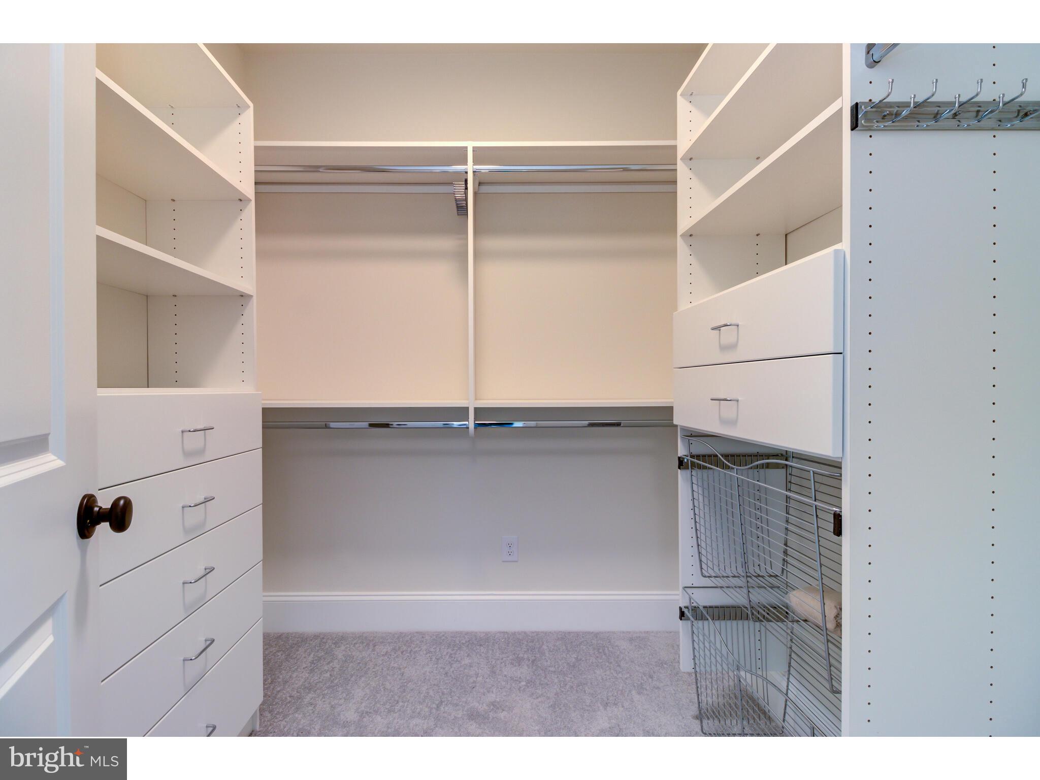 KNOBB HILL - Residential