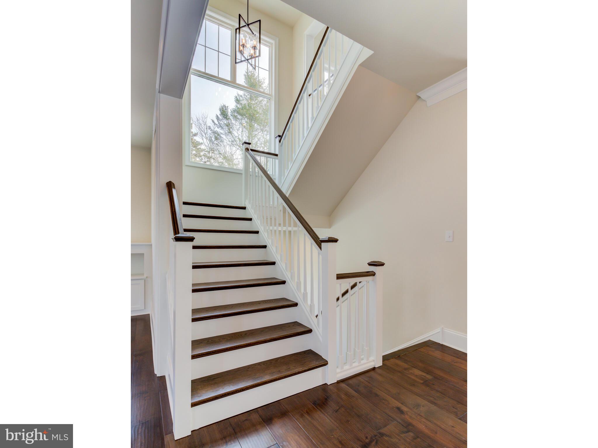 KNOBB HILL - Residential