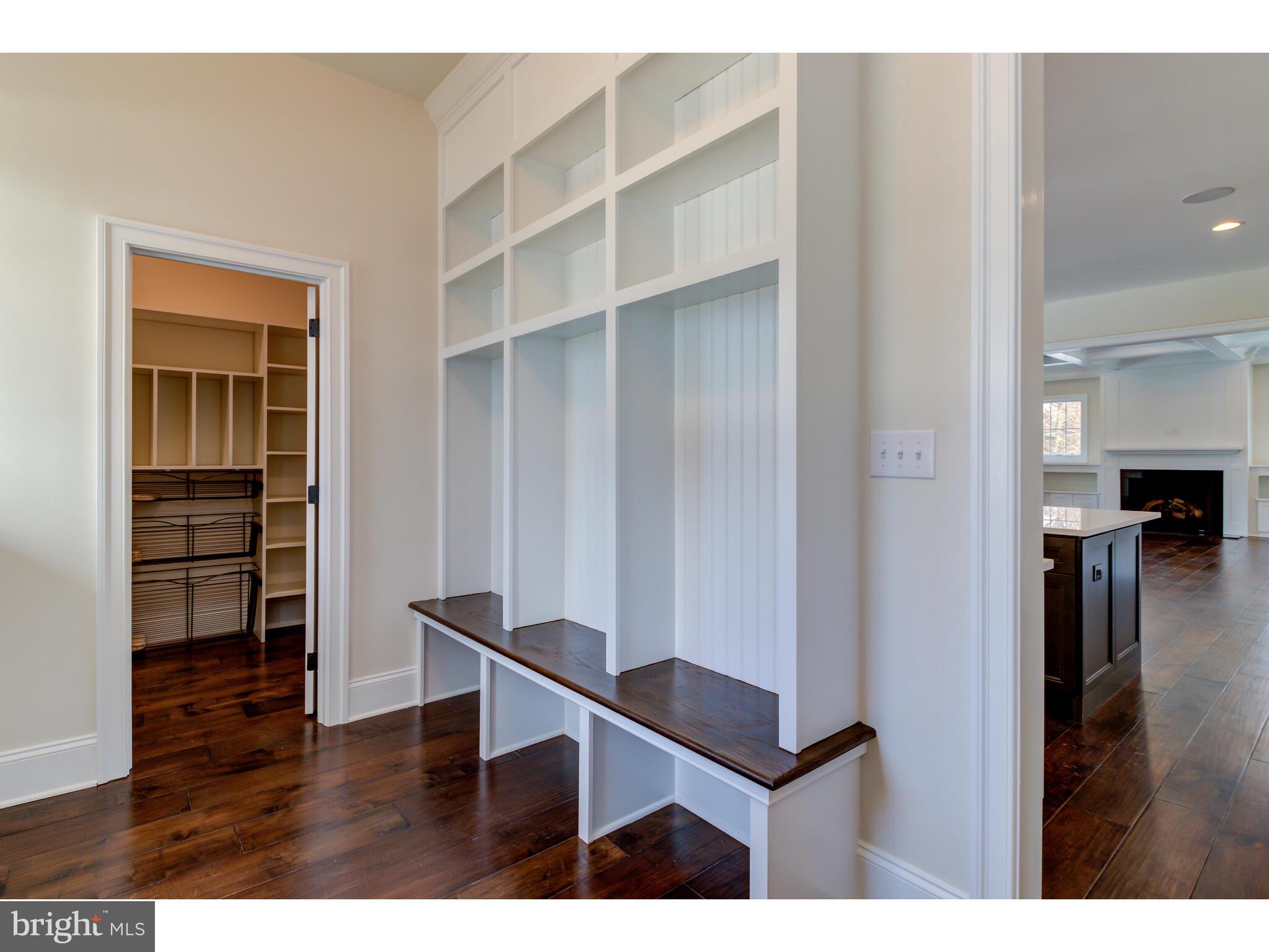 KNOBB HILL - Residential