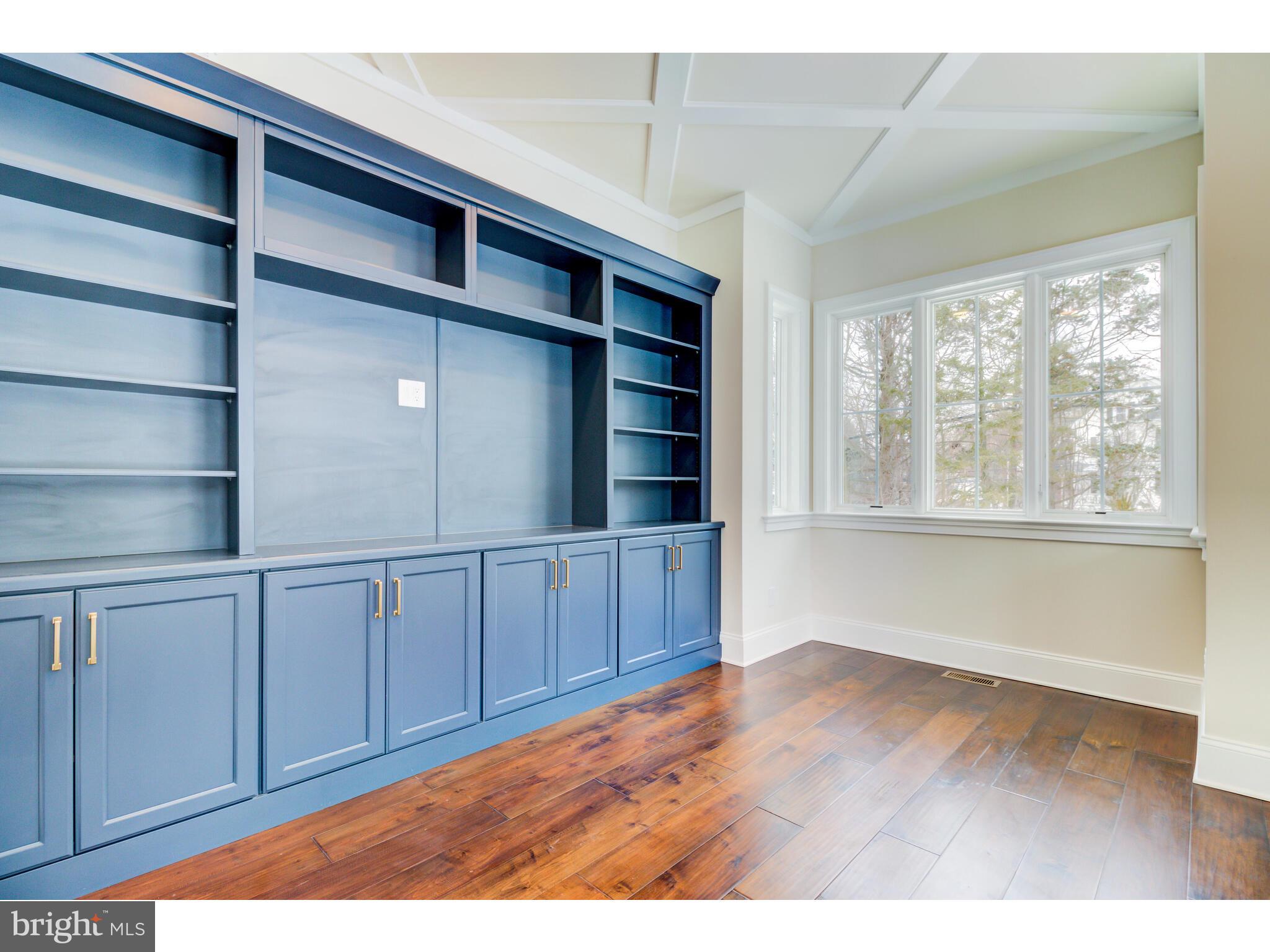 KNOBB HILL - Residential