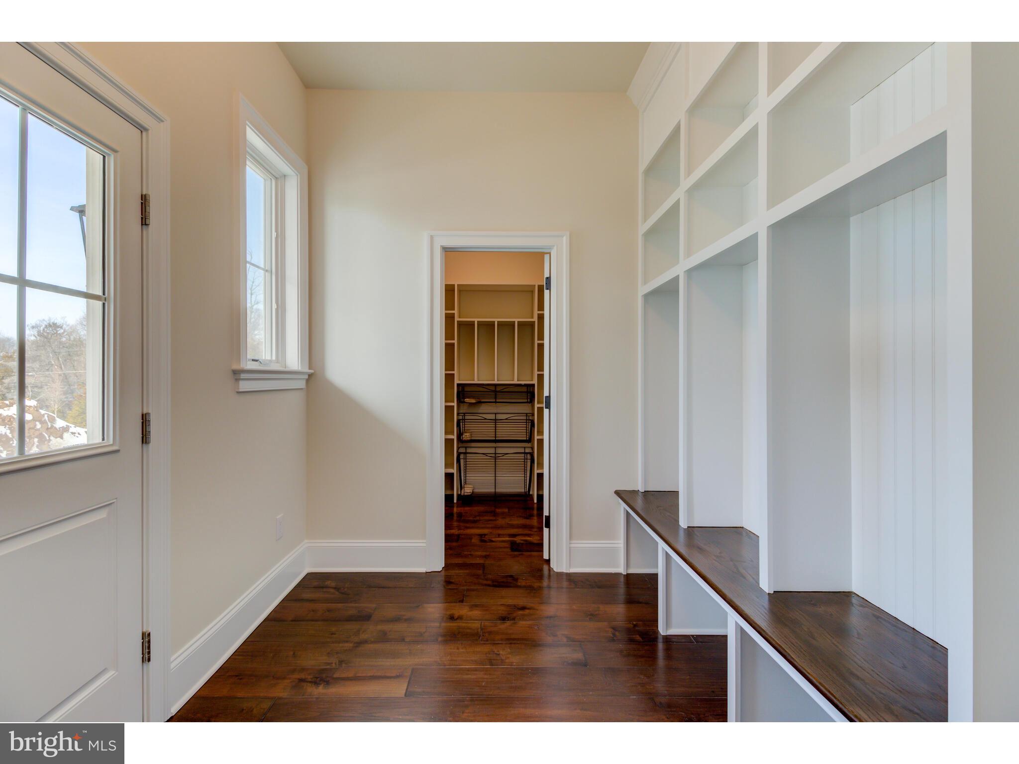 KNOBB HILL - Residential