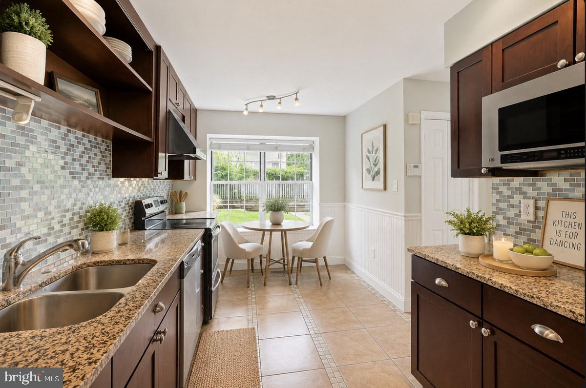 8579 HARVEST VIEW COURT
