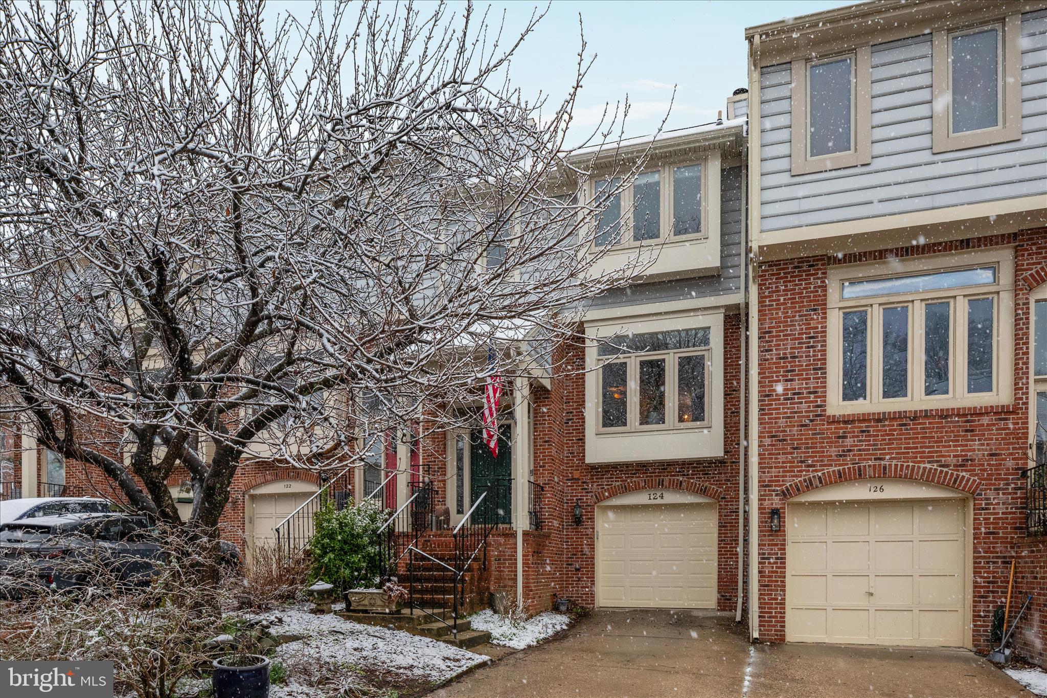 124 E COLONIAL DRIVE