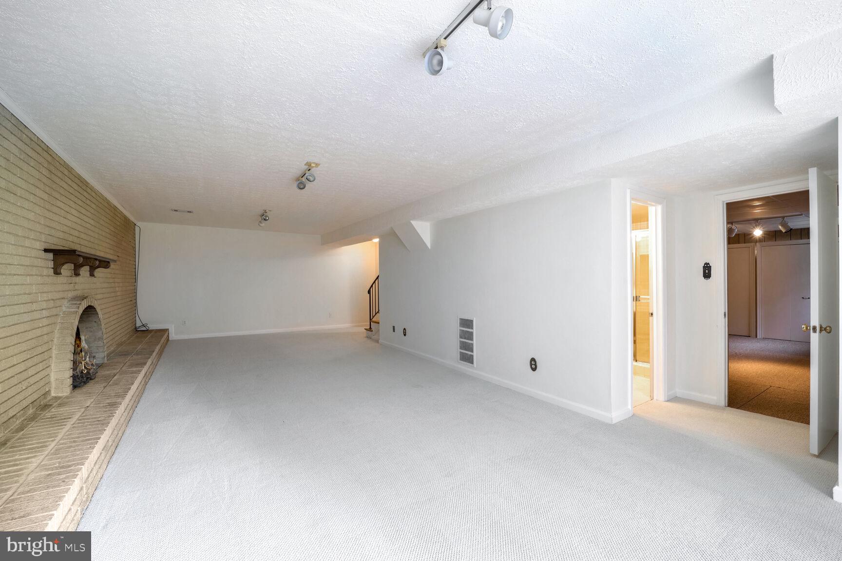 DOVER BALMORAL RIVERWOOD - Residential