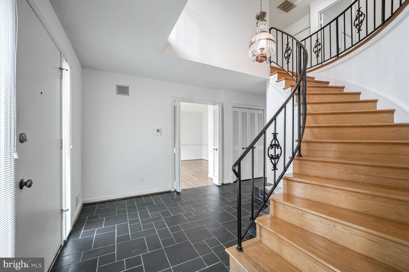 DOVER BALMORAL RIVERWOOD - Residential