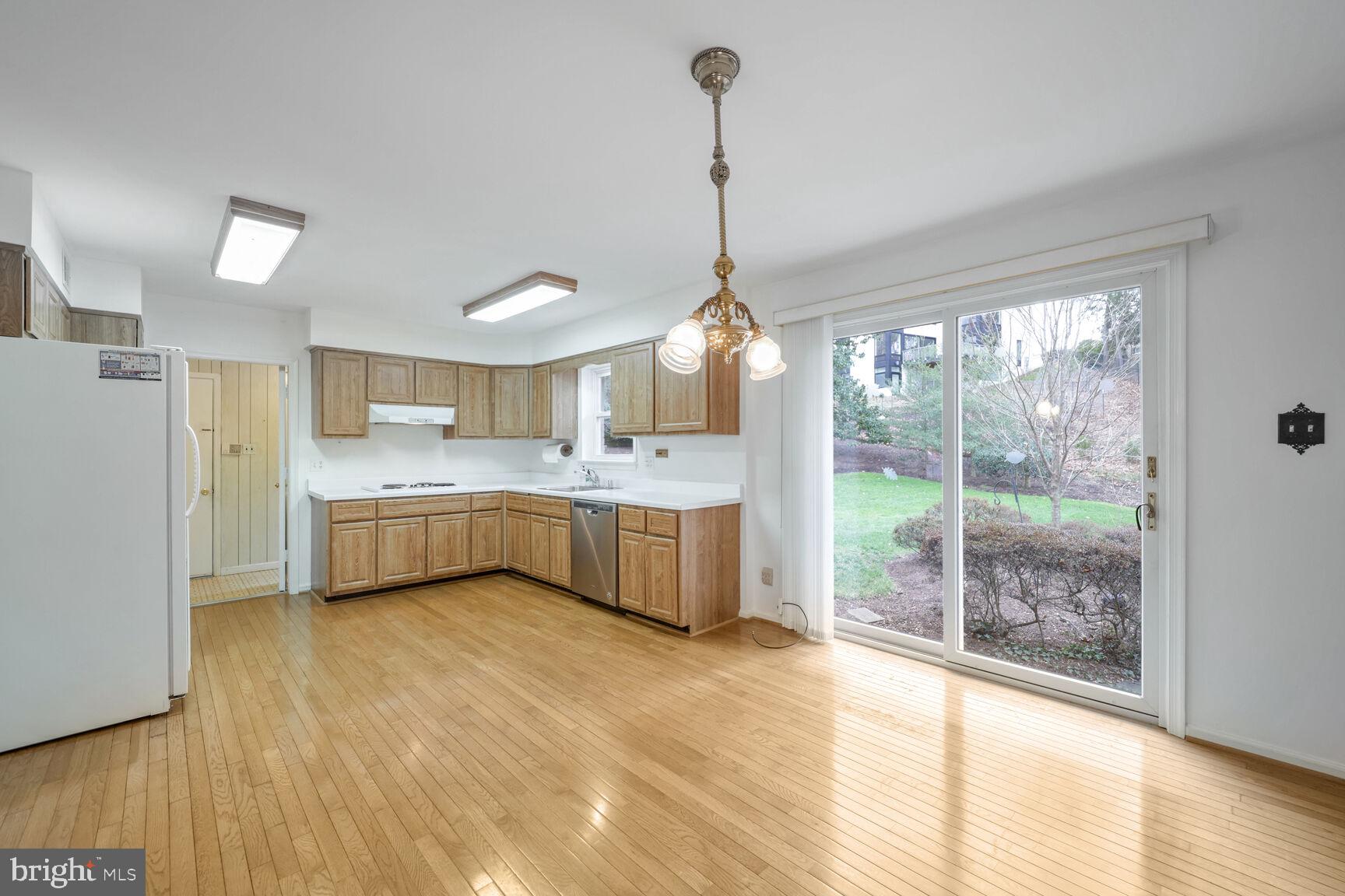 DOVER BALMORAL RIVERWOOD - Residential