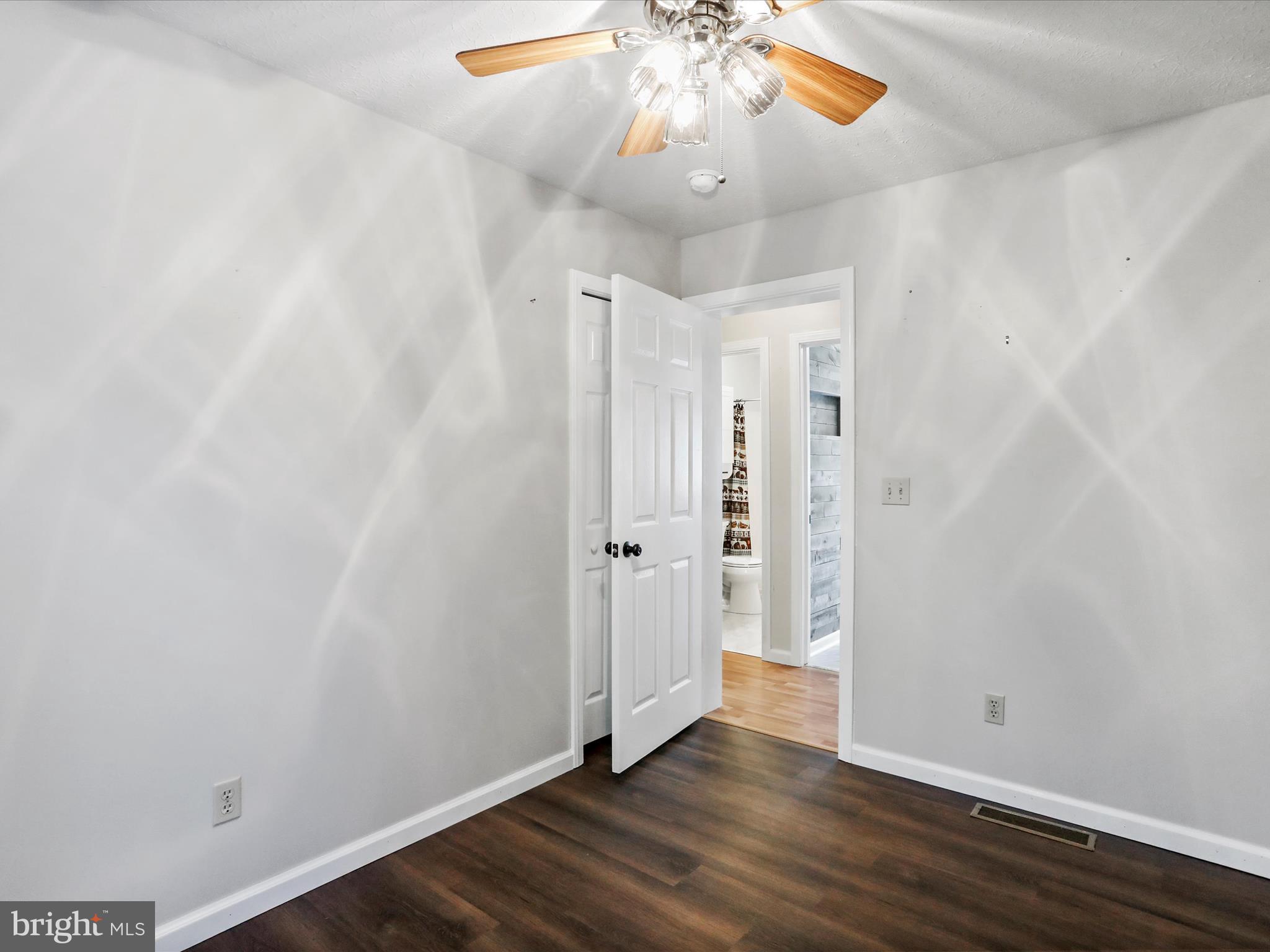 1840 SHADE LANE