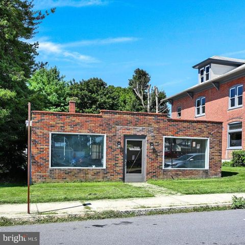 26 N MAIN STREET TOPTON PA 19562