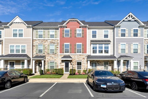 Condo For Sale - 24977 Coats Square<br/> ALDIE, VA 20105