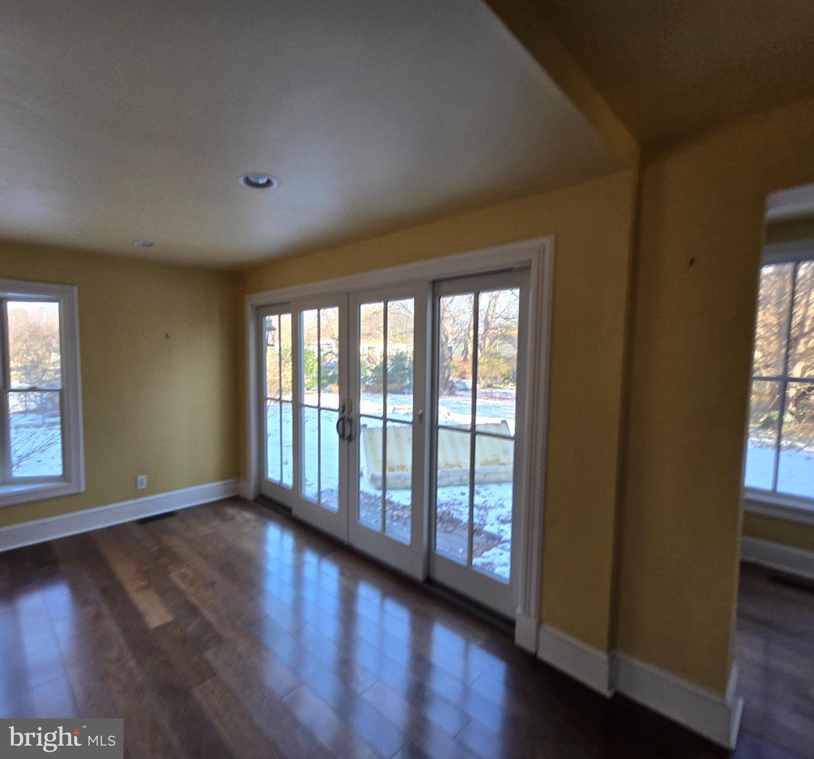 EASTON - Residential