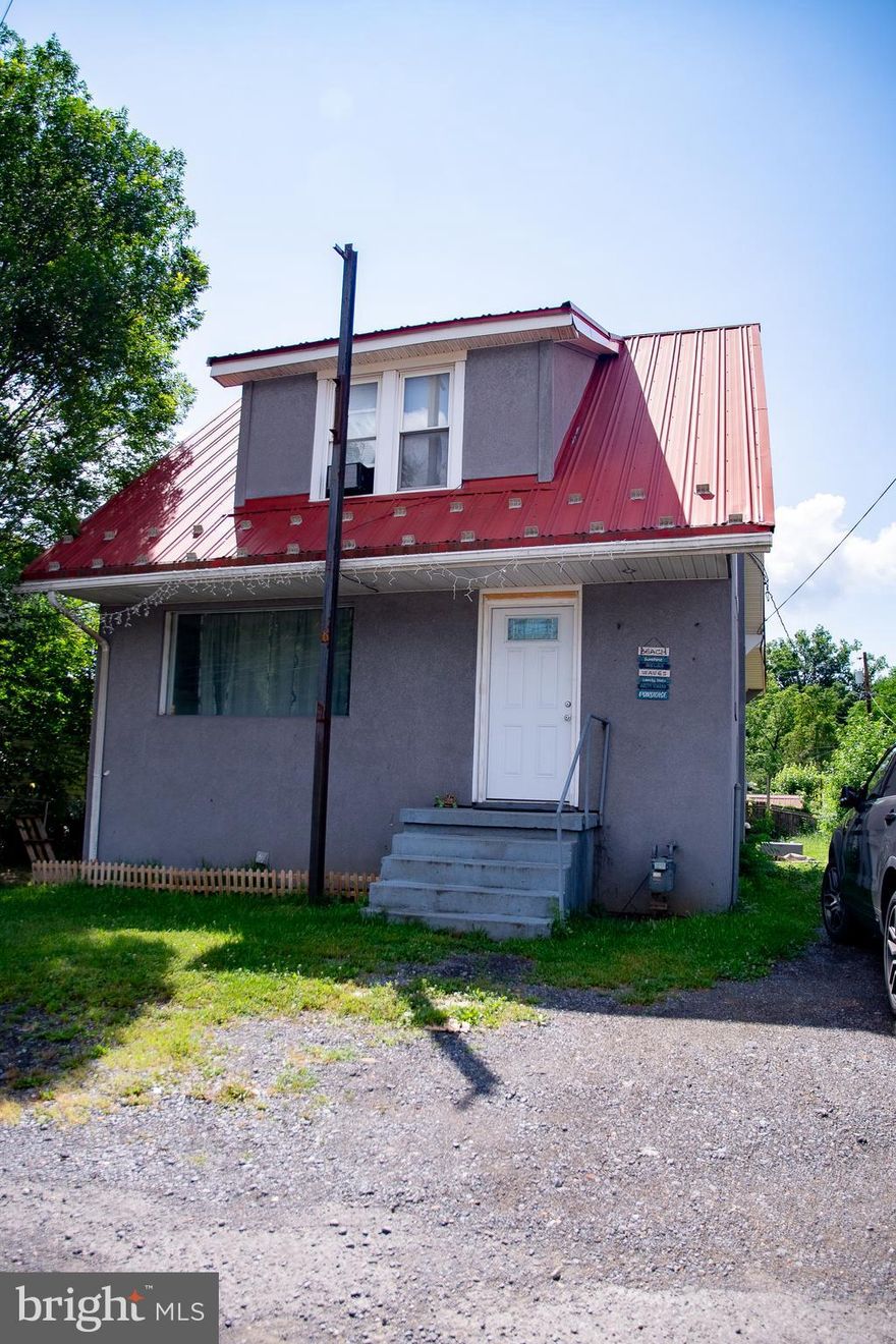 Are you searching for an incredible home that has a great level yard with lots of room for outdoor fun?  Well that's only the beginning...This property is right in the middle of everything! Close to lots of amenities! An open floor plan on the first floor will only make you want it more! Upstairs you will find 3 bedrooms and a bath that is just waiting to become your new home! Come see today, at this price, its going to  fly off the shelf! 24 hr notice for tenant with dog is a must please. Thank you! BTW Pool belongs to the tenants!