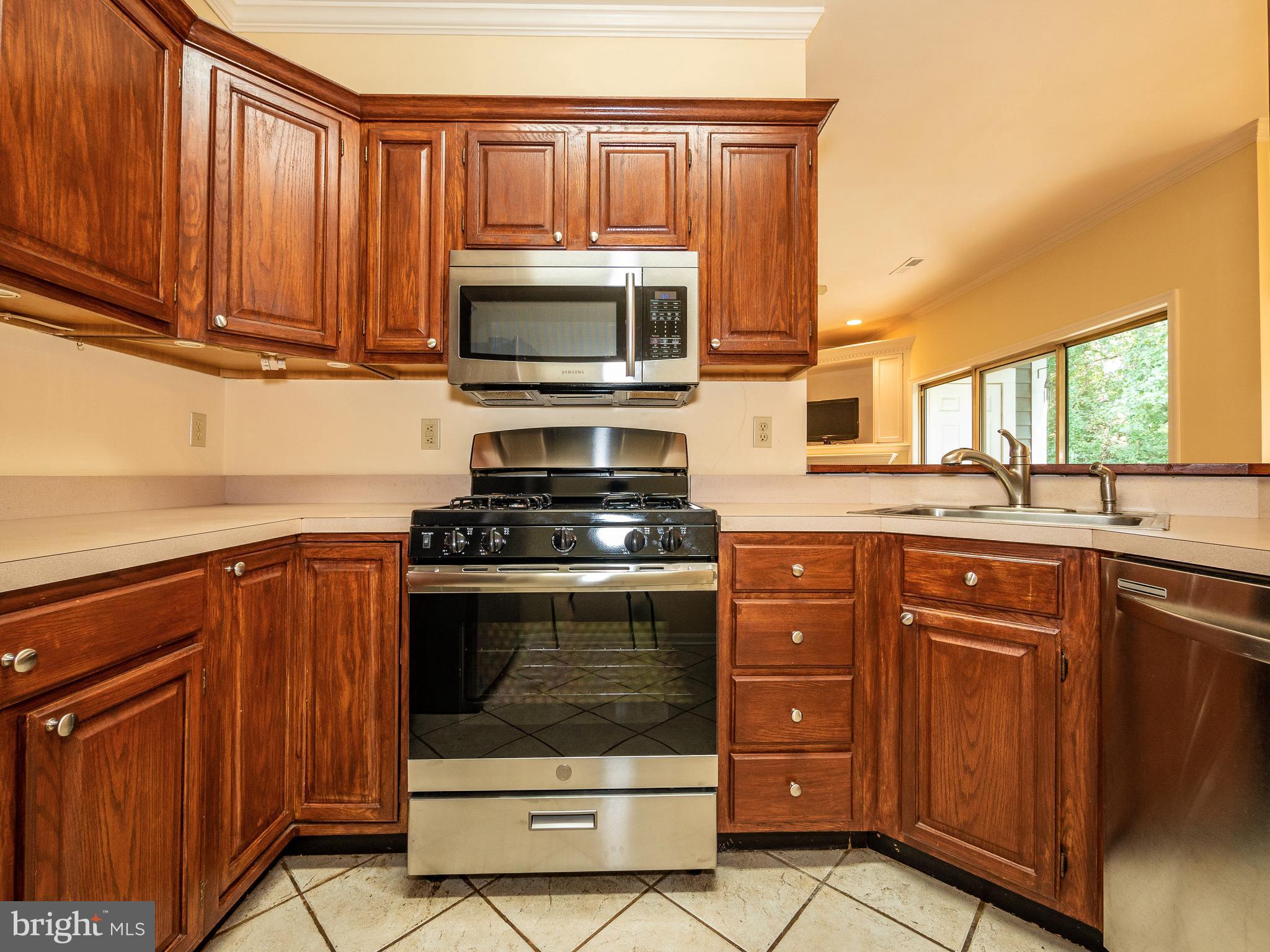 FAIRWAYS BAY HILLS CONDOMINIUMS - Residential