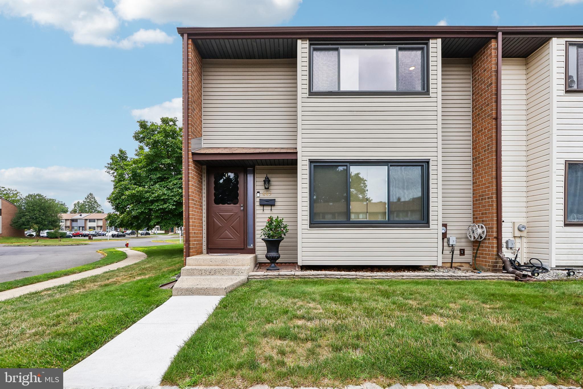 885 JAMESTOWN