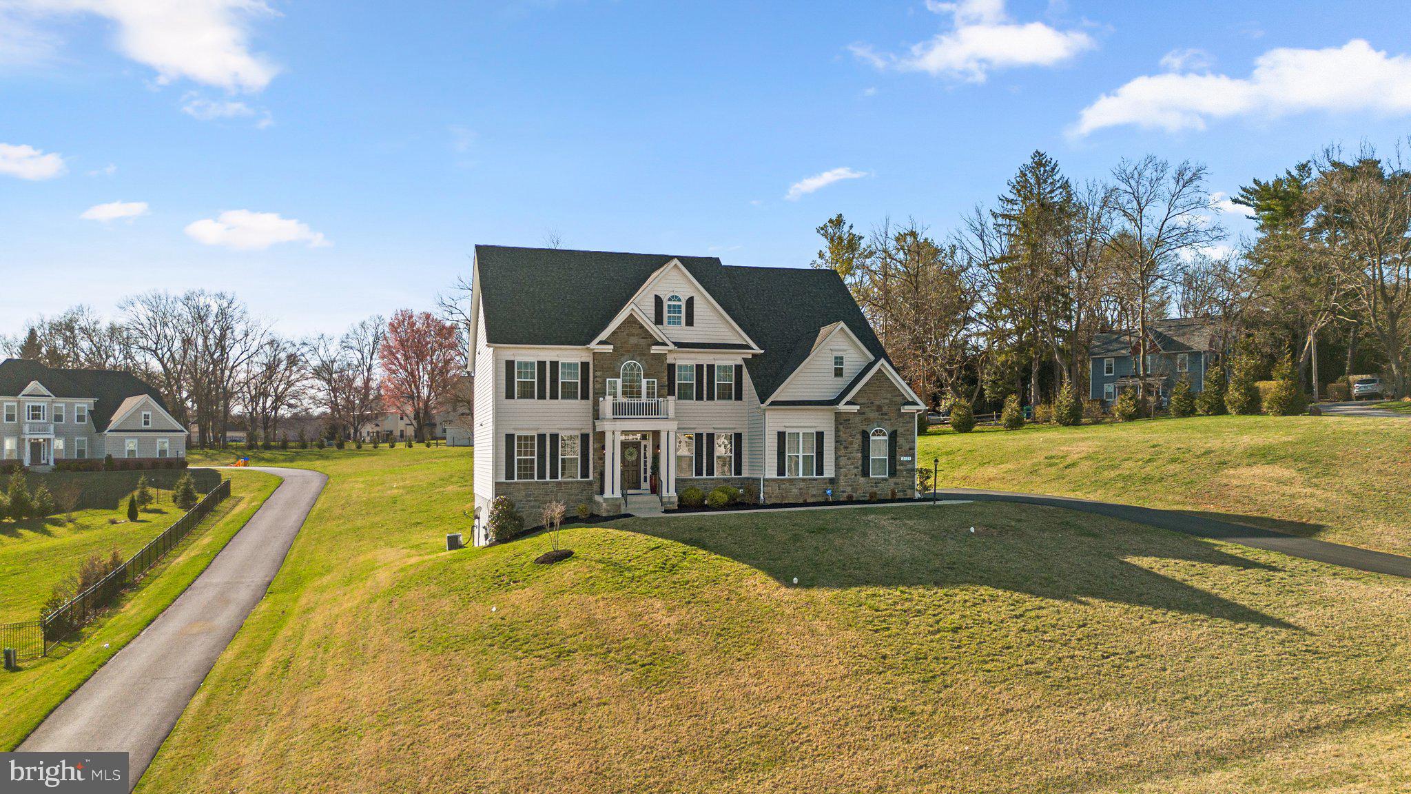 2123 WINTON COURT
