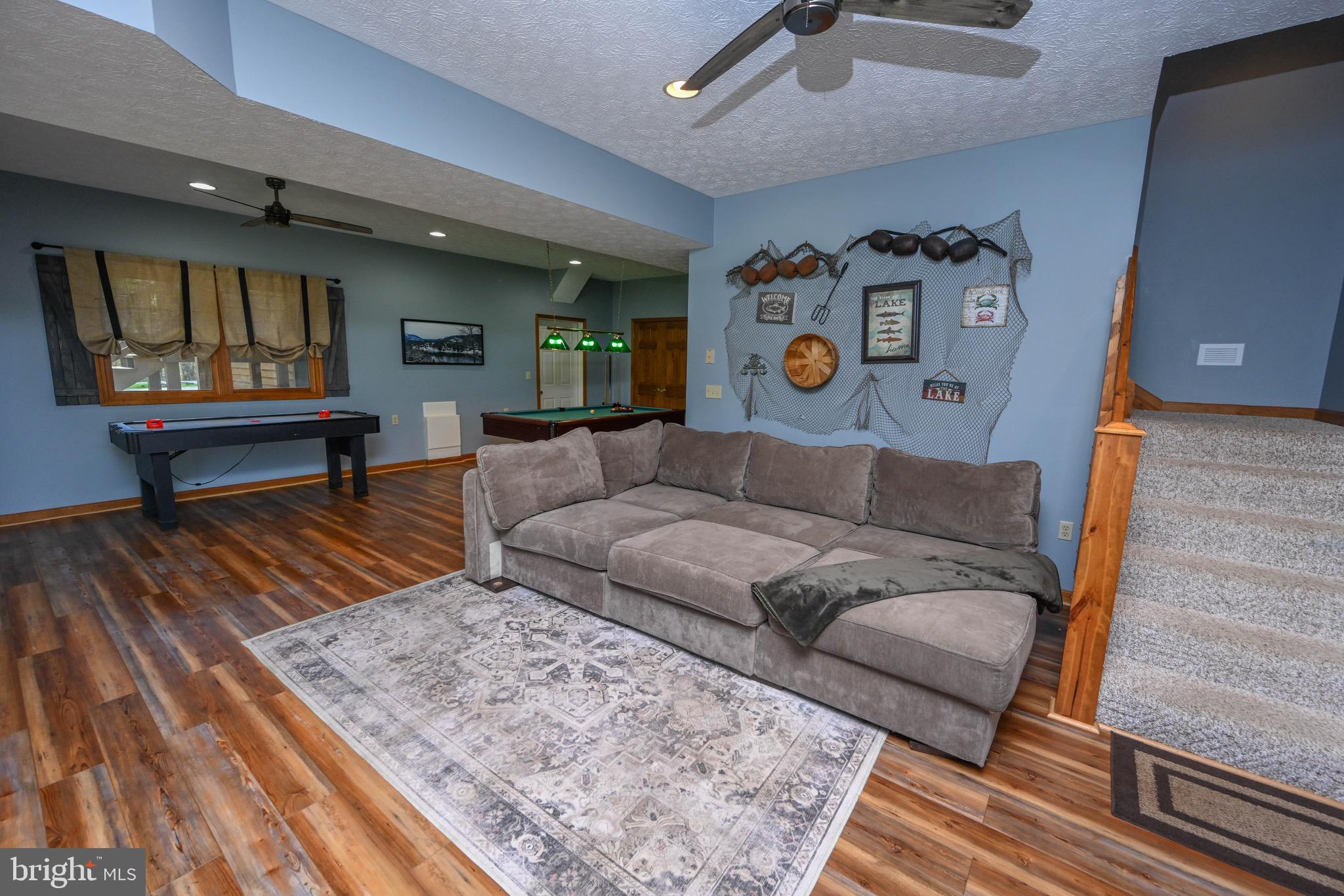 HOLIDAY HILL - Residential